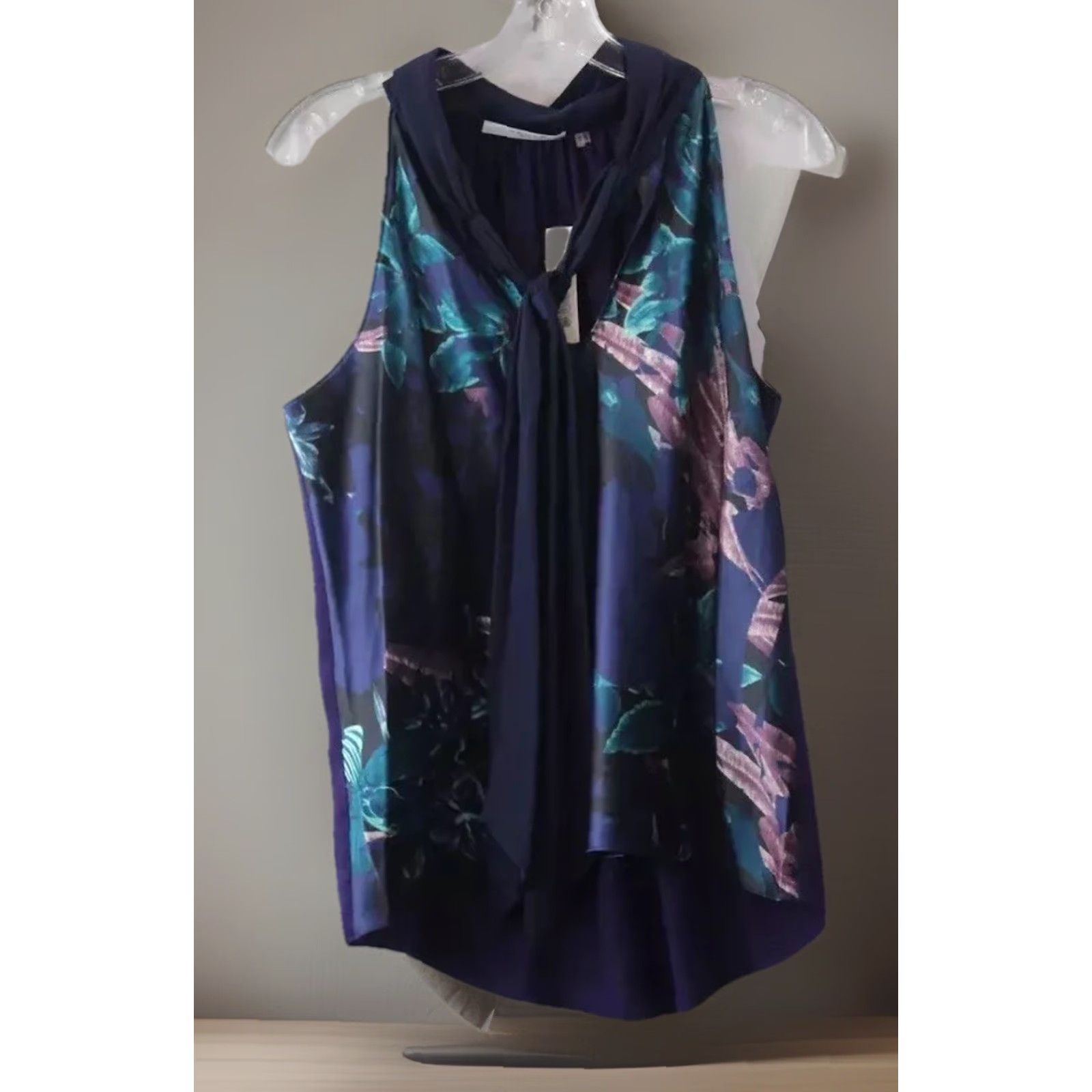 Vintage VINTAGE NEW NWT Women's Tahari Blue & Green Floral Satin Neck Tie Blouse Size M Petite Size M / US 6-8 / IT 42-44 - 2 Thumbnail