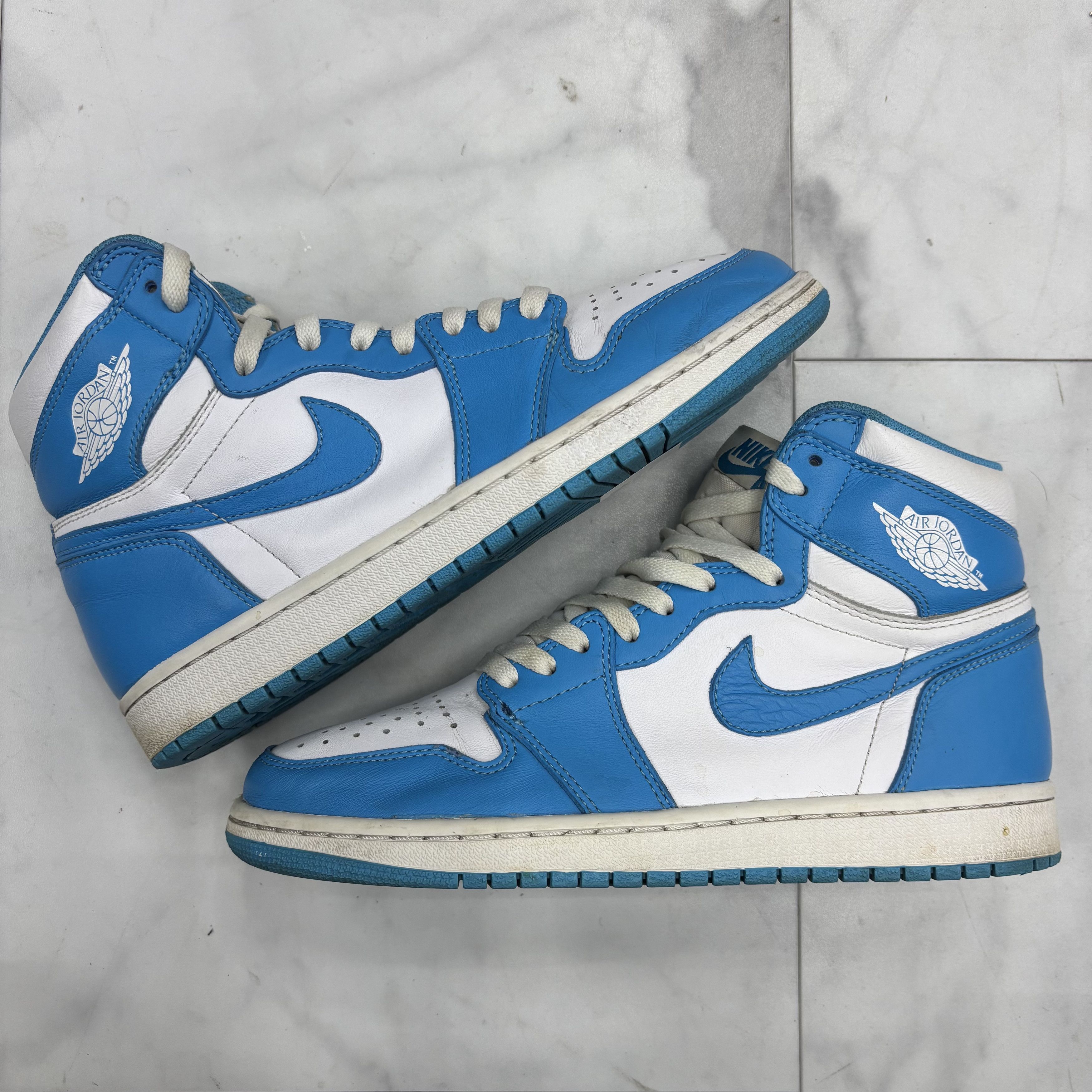 Jordan Brand Jordan 1 Retro High OG "UNC" Size US 8 / EU 41 - 4 Thumbnail