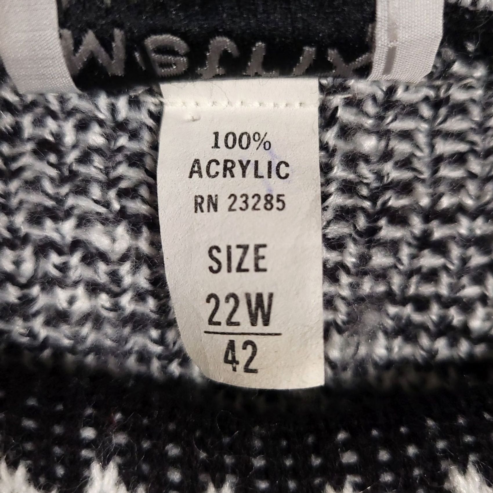 Vintage VINTAGE Metrix Sweater Woman's 22W Gray Red Aztec Southwestern Knit USA 90s Size 3XL / US 20-22 - 7 Thumbnail