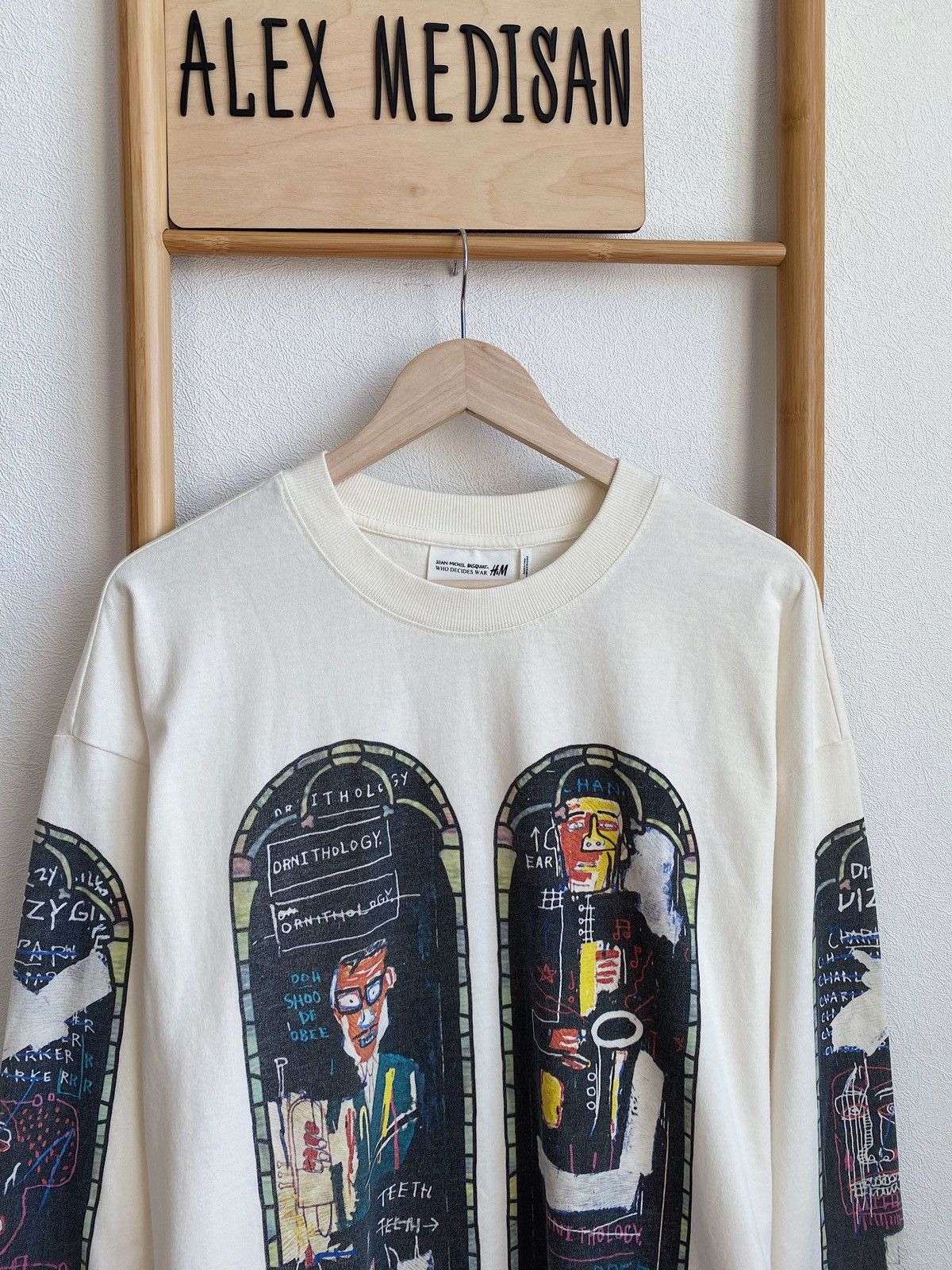 H&M × Jean-Michel Basquiat × Who Decides War WHO DECIDES WAR x BASQUIAT x H&M LONG SLEEVE RELAXED T-SHIRT Size US L / EU 52-54 / 3 - 3 Thumbnail