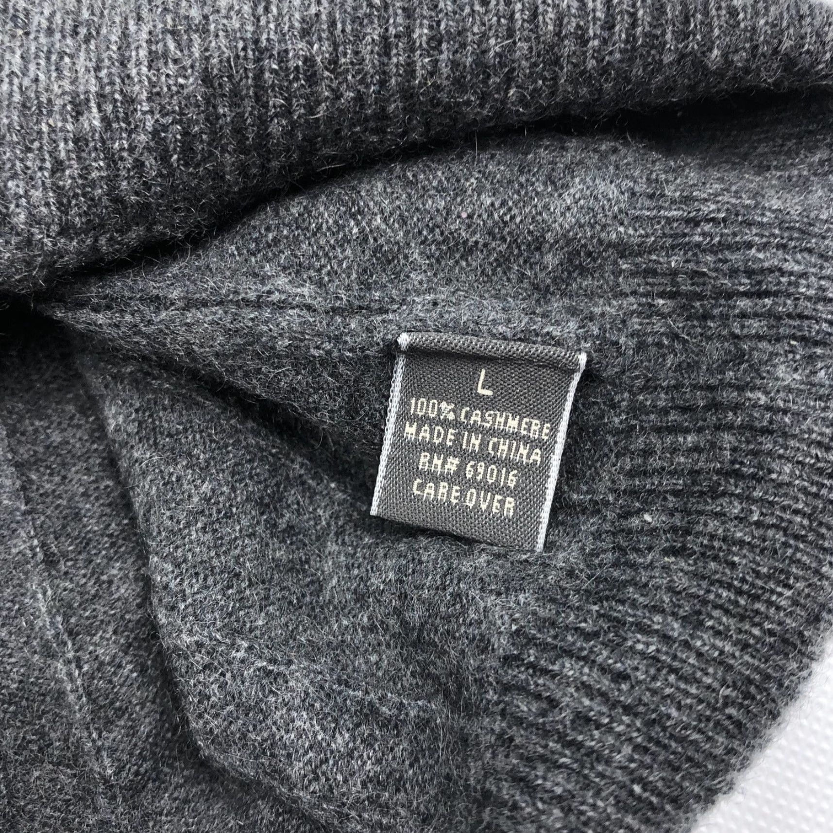 Vintage Cezani Men’s L Cashmere V-Neck Ribbed Knit Pullover Sweater Gray Regular Size Rib-Knit Lightweight All Seasons Casual Business Everyday Sweater Mens Size US L / EU 52-54 / 3 - 7 Thumbnail