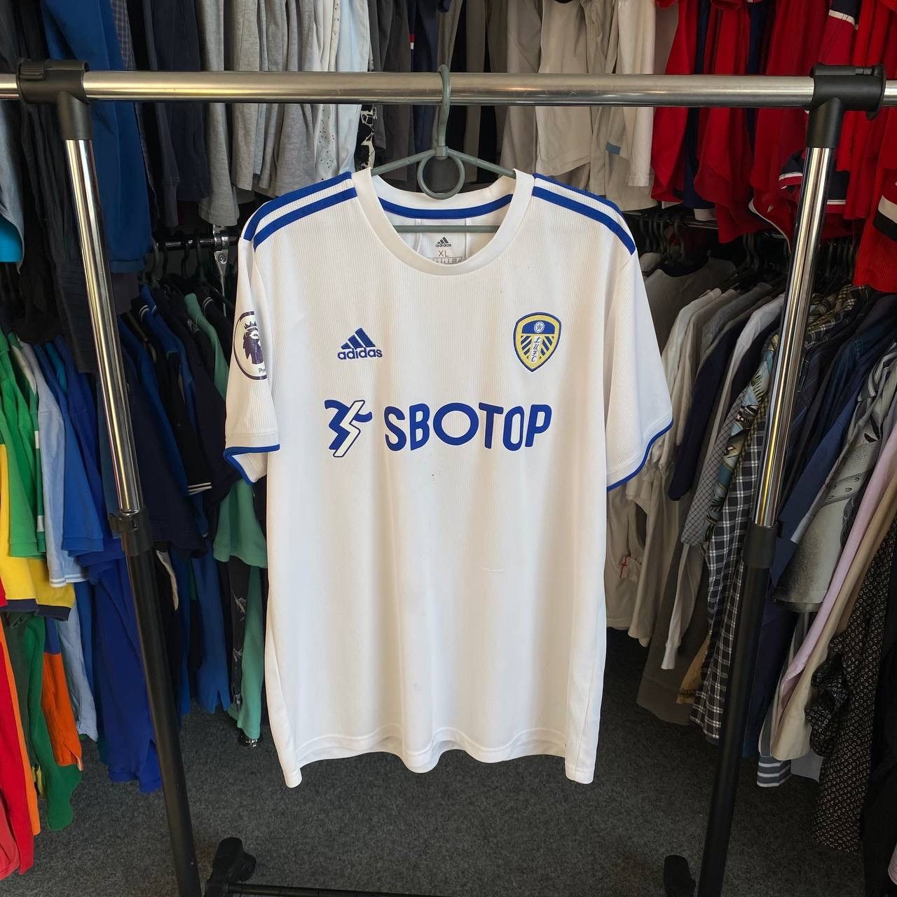 Adidas × Vintage Vintage Adidas FC Leeds United Smal logo soccer jersey Size US XL / EU 56 / 4 - 1 Thumbnail