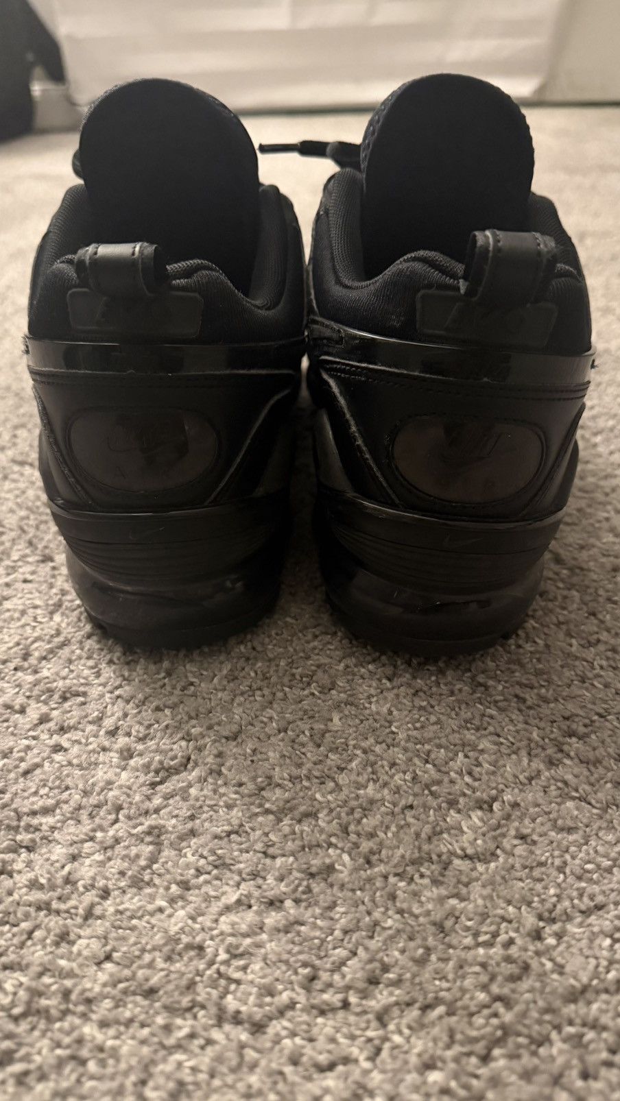 Nike Nike Air Max 720 Triple Black Size US 10.5 / EU 43-44 - 7 Thumbnail