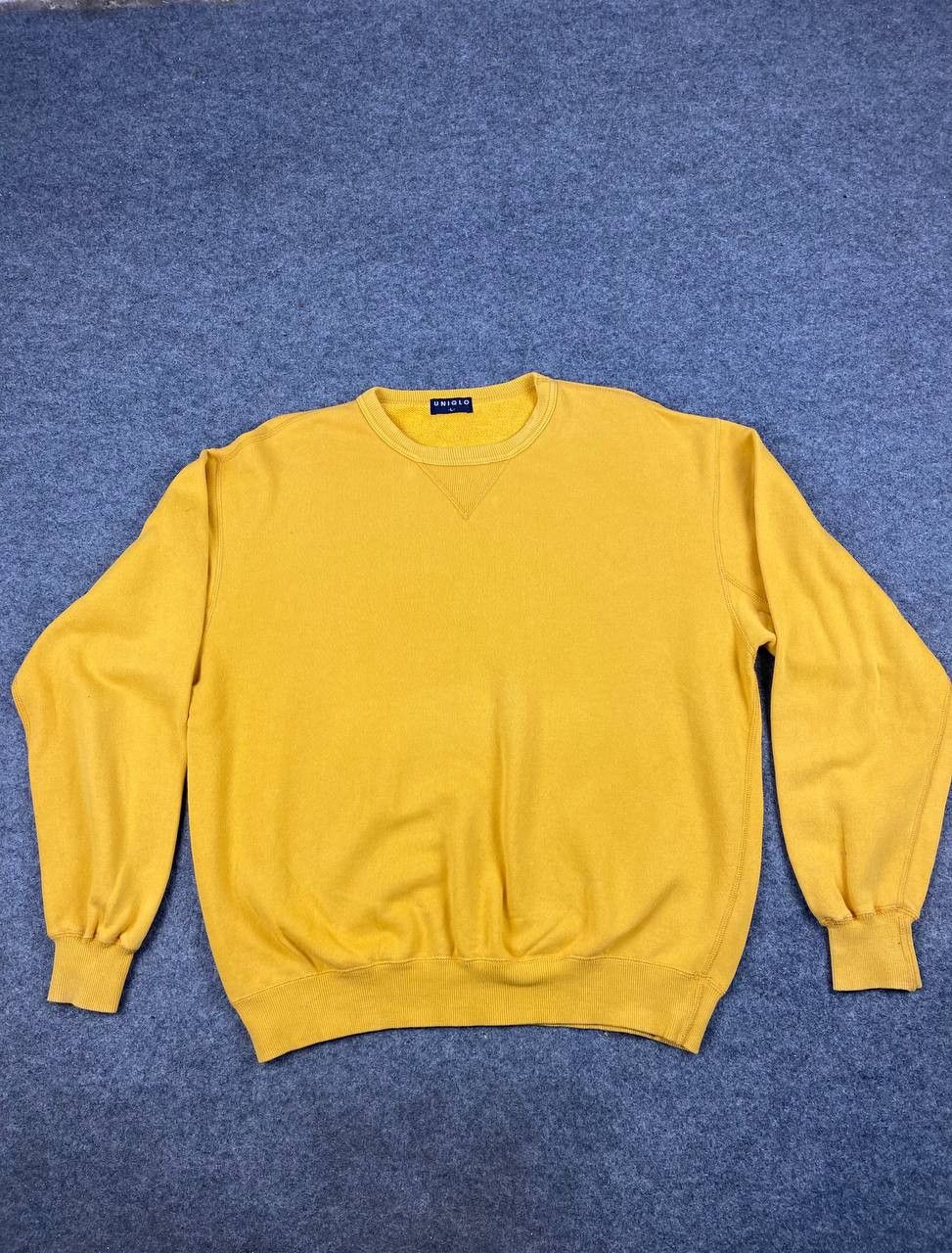 Uniqlo vintage uniqlo plain sweatshirt nice design Size US L / EU 52-54 / 3 - 1 Thumbnail