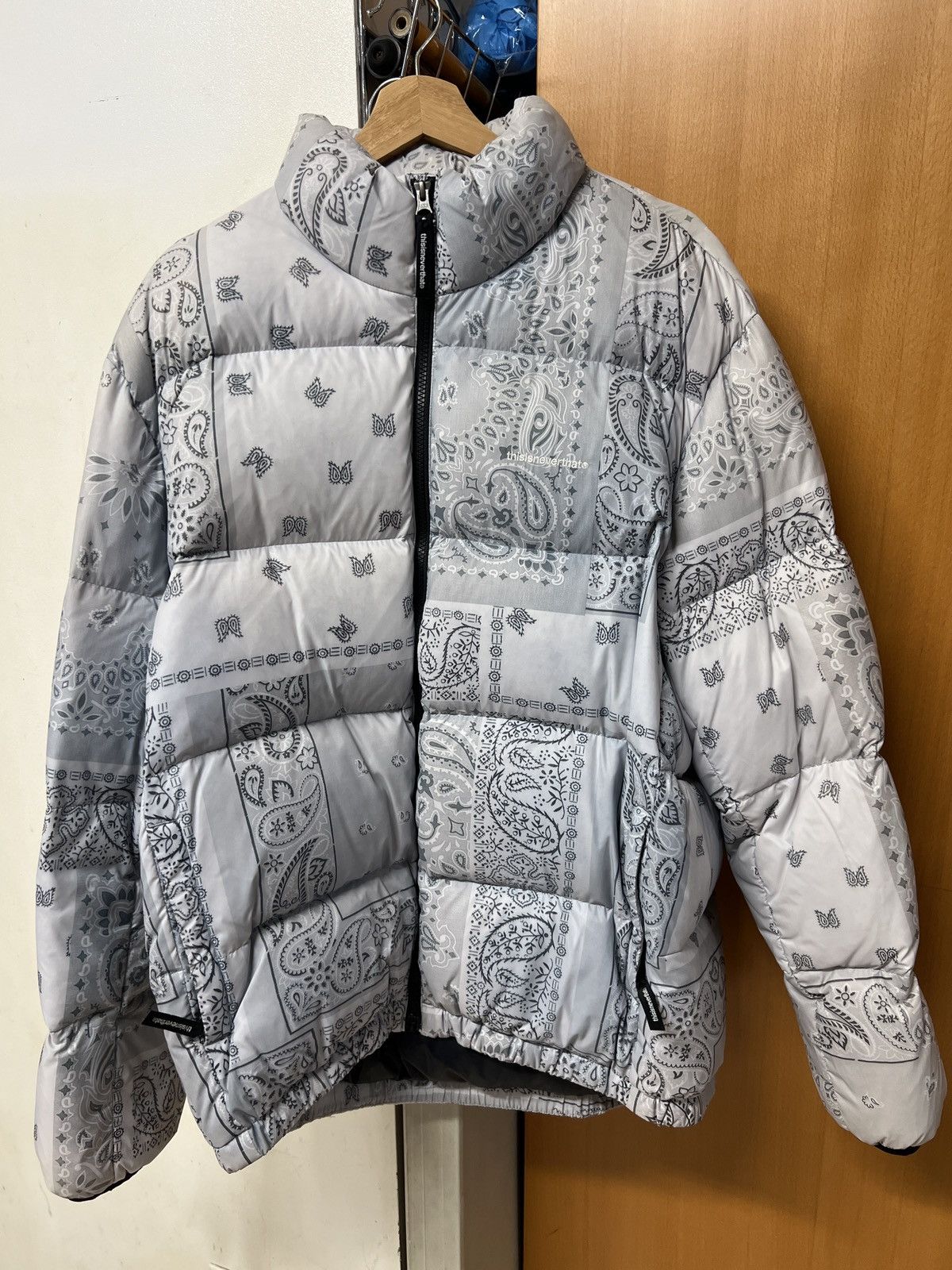 thisisneverthat Thisisneverthat PERTEX Baby Blue Paisley T Down Jacket Size US L / EU 52-54 / 3 - 2 Thumbnail