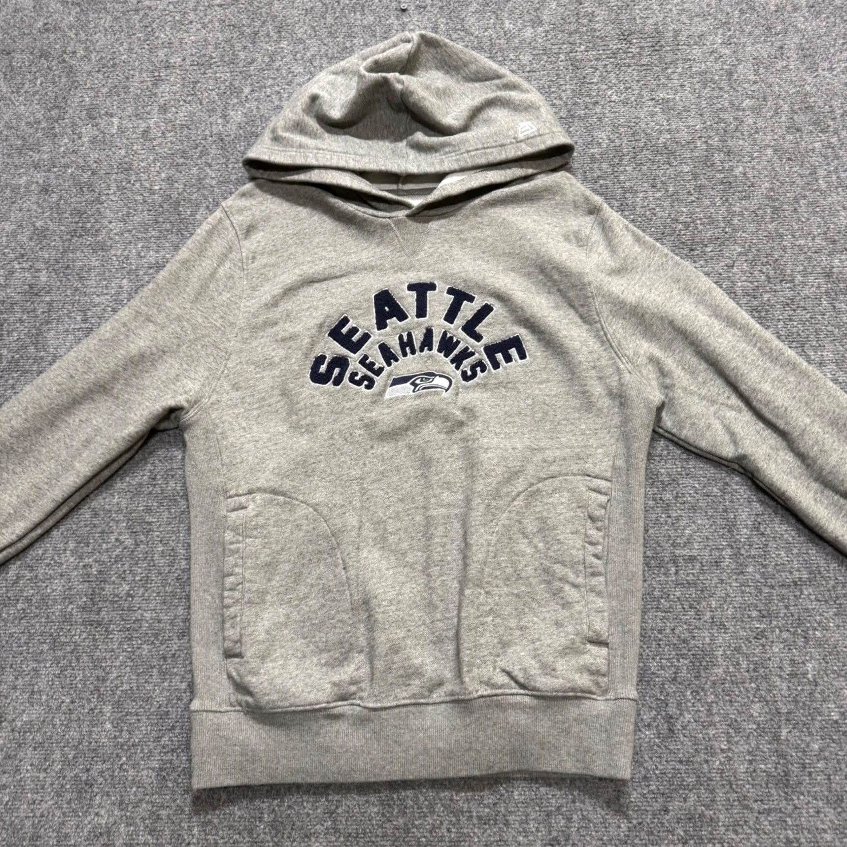 NFL VINTAGE Seattle Seahawks Pullover Hoodie Men's M Gray NFL Football Team Apparel Size US M / EU 48-50 / 2 - 4 Thumbnail
