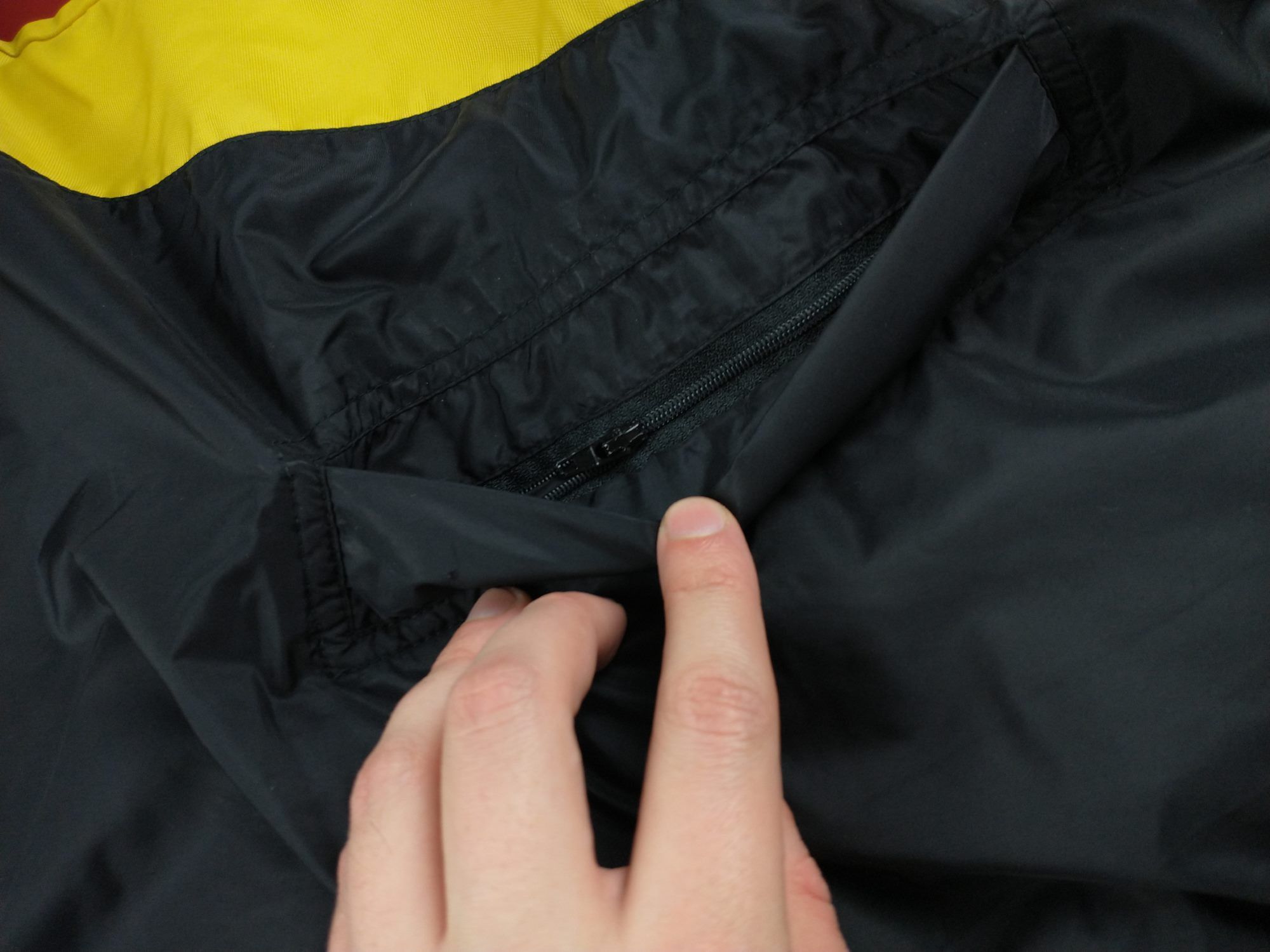 Nike Vintage 90s Nike Jacket Swoosh Black and Yellow Hooded Size US L / EU 52-54 / 3 - 11 Thumbnail