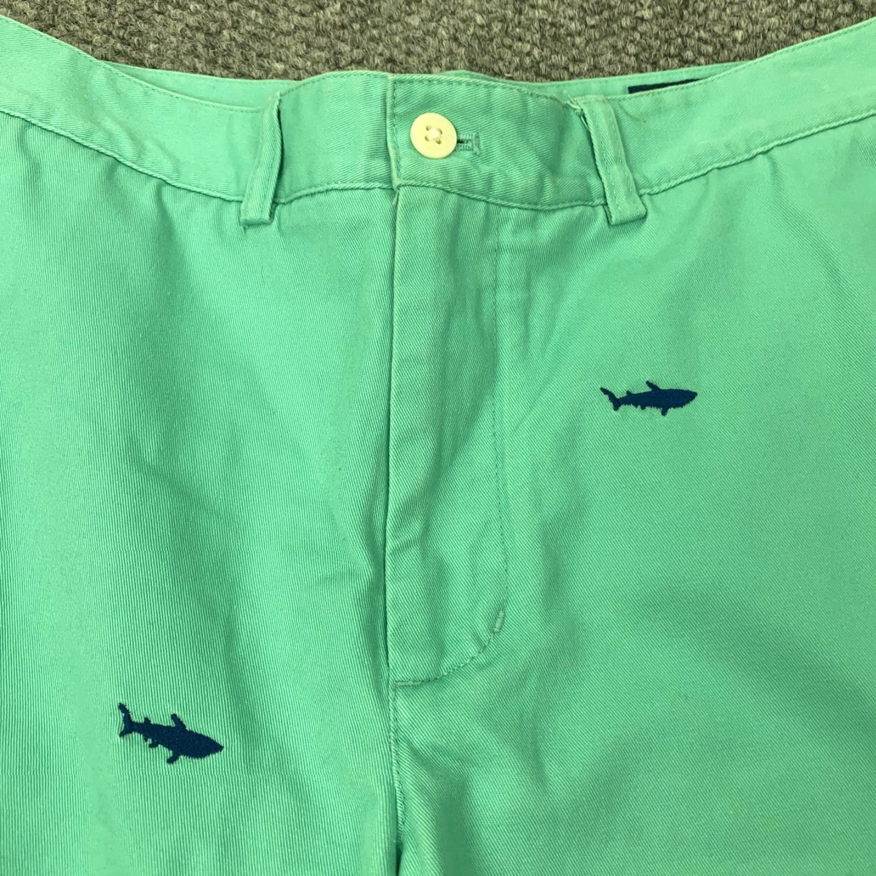 Vineyard Vines VINEYARD VINES Mens Chino Shorts 30 Green Shark Embroidered Casual Animal Print Size US 30 / EU 46 - 2 Thumbnail