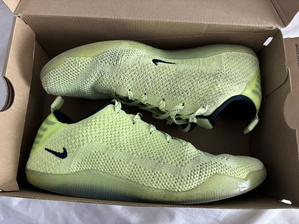 Nike Kobe 11 low ‘Ghost Of Christmas Past’ Size 10 Size US 10 / EU 43 - 4 Thumbnail