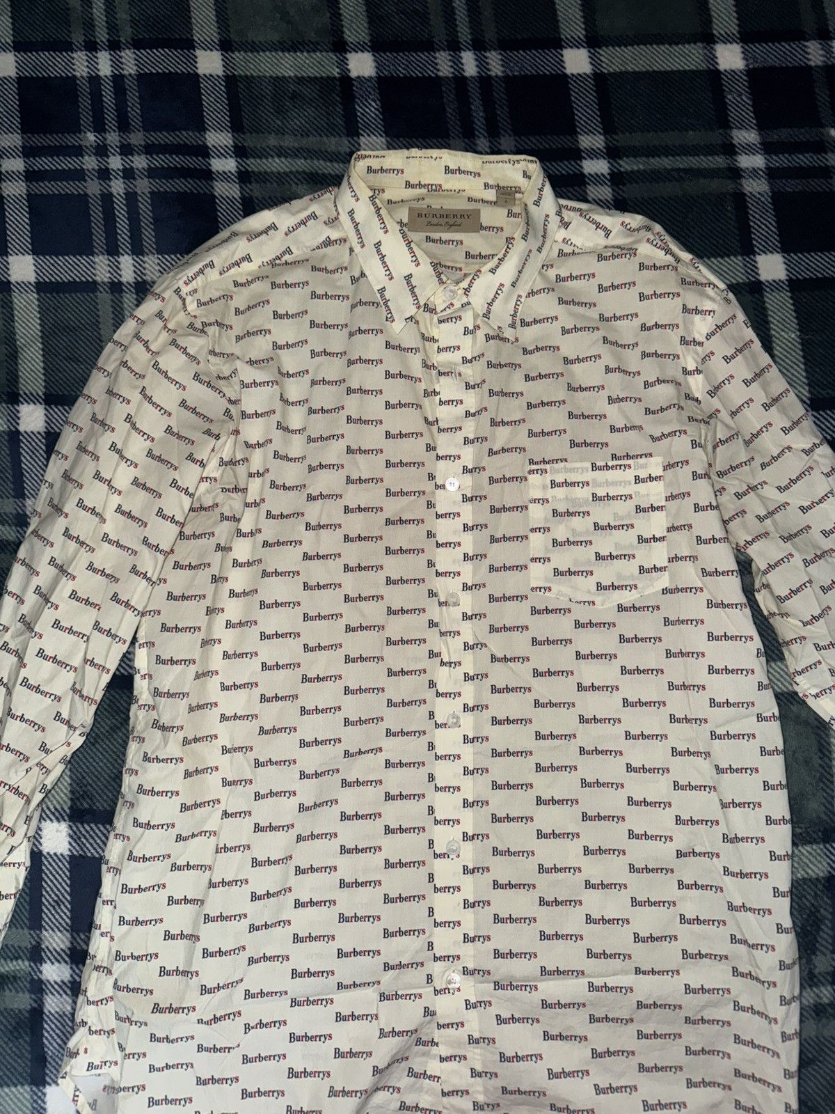 Men’s Burberry Button Up Shirt (Size L)