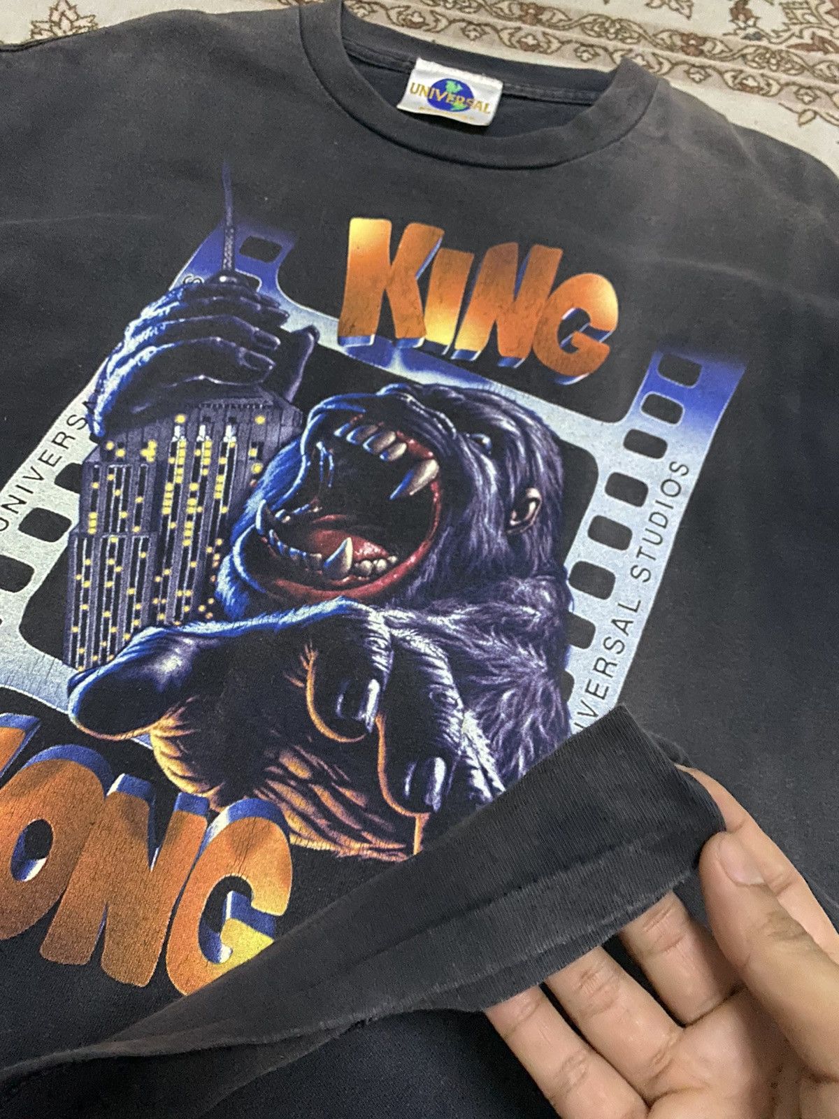 Vintage Vintage 90s Thrash Sunfaded Movie King Kong Size US M / EU 48-50 / 2 - 8 Thumbnail