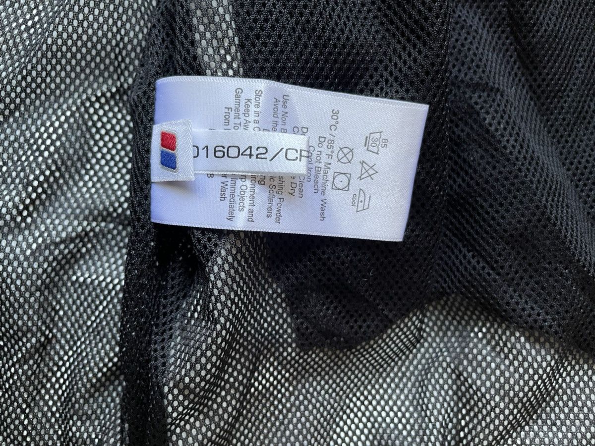 Berghaus × Vintage Outdoor Berghaus Aqua Foil Waterproof L Windbreaker Nylon Size US L / EU 52-54 / 3 - 13 Thumbnail