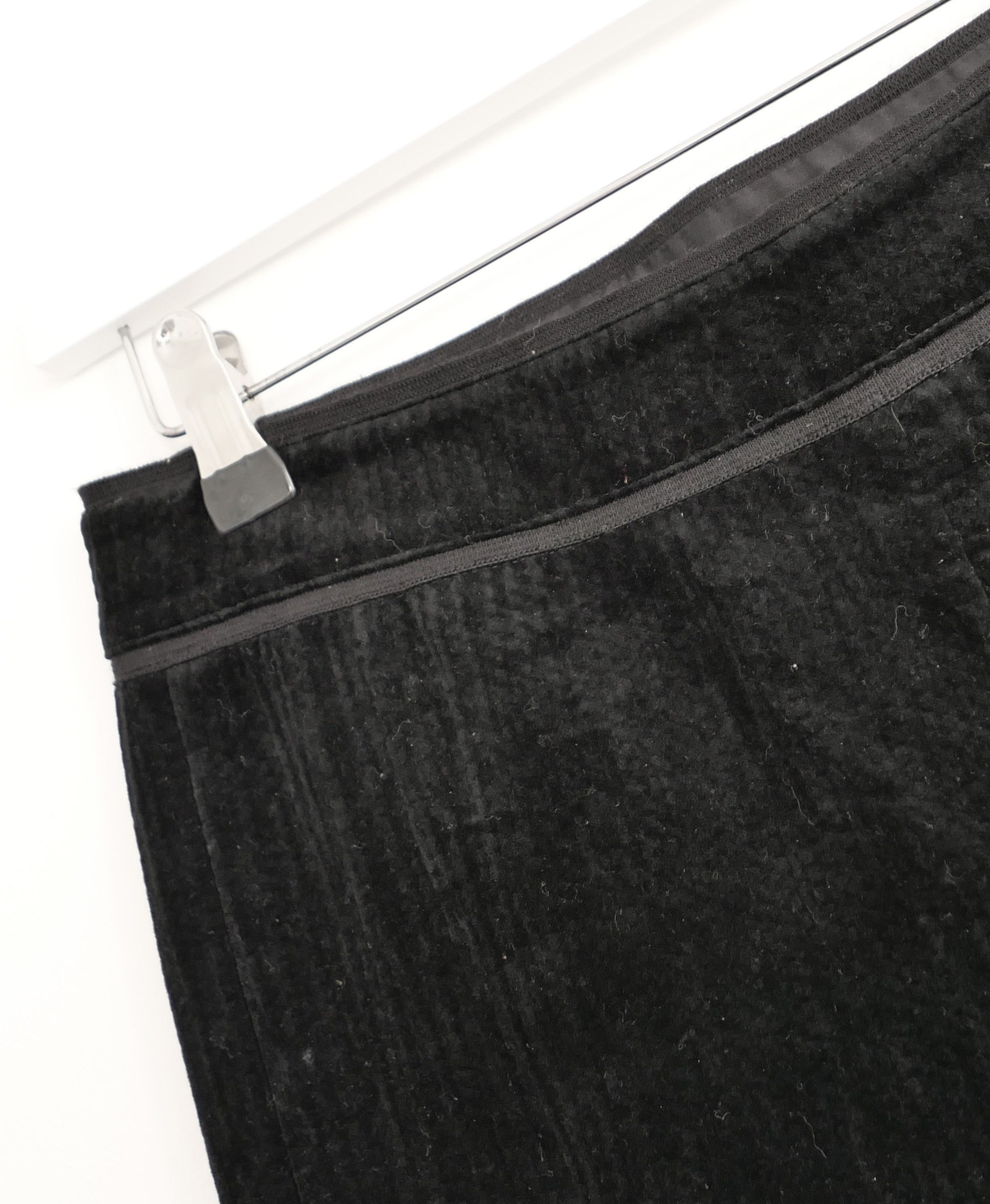 Chanel Chanel Fall 2012 Black Velvet Pedal Pushers Trousers Size 26" / US 2 / IT 38 - 3 Thumbnail