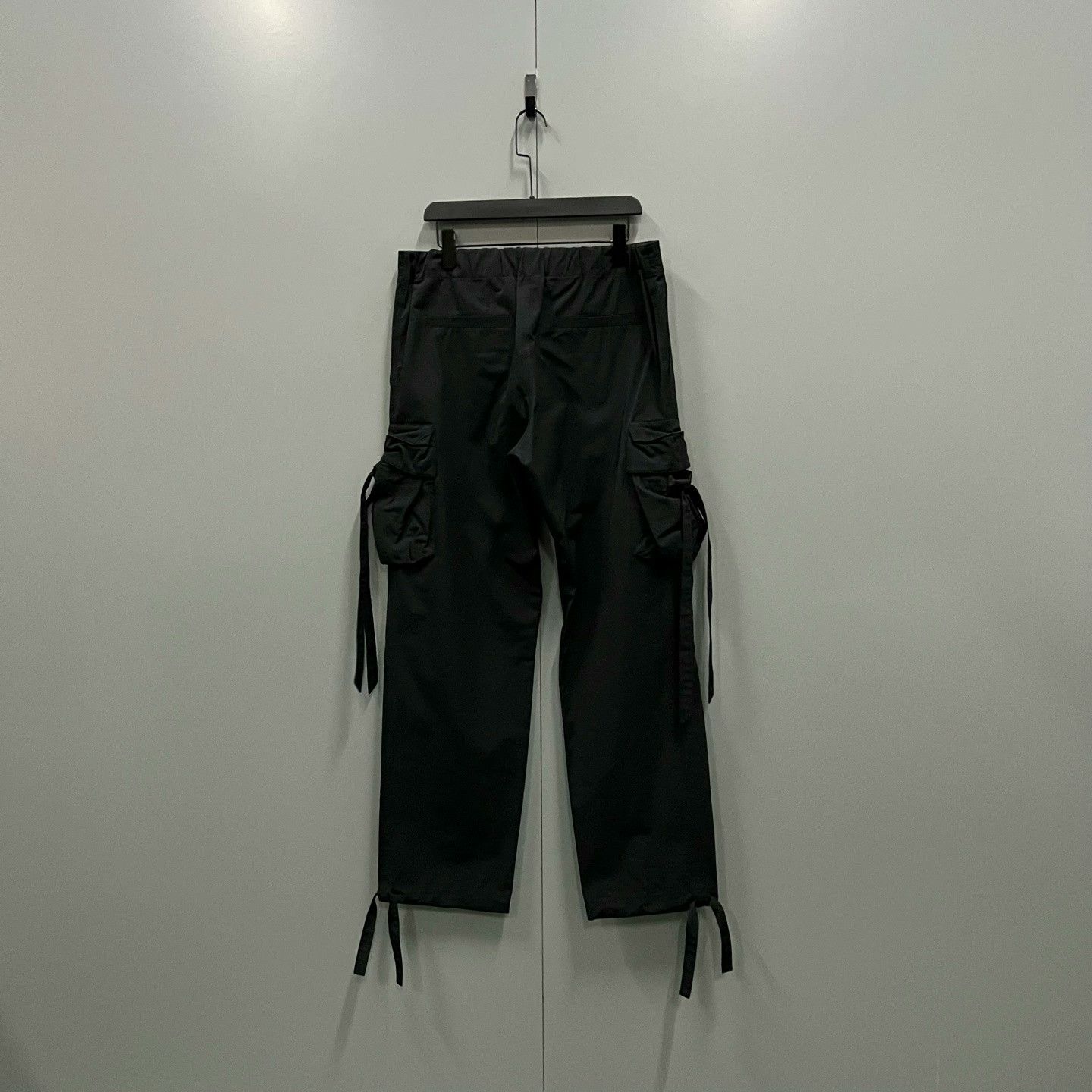 Louis Vuitton Louis Vuitton Black Pocket Strap Cargo Pants Size US 26 / EU 42 - 2 Thumbnail