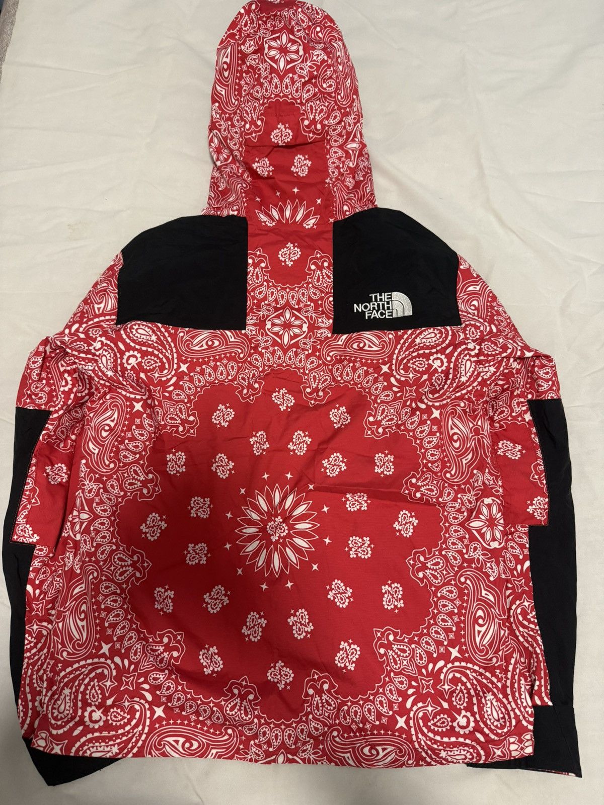 Supreme × The North Face Supreme north face tnf red bandana paisley mountain Jacket Size US M / EU 48-50 / 2 - 2 Thumbnail