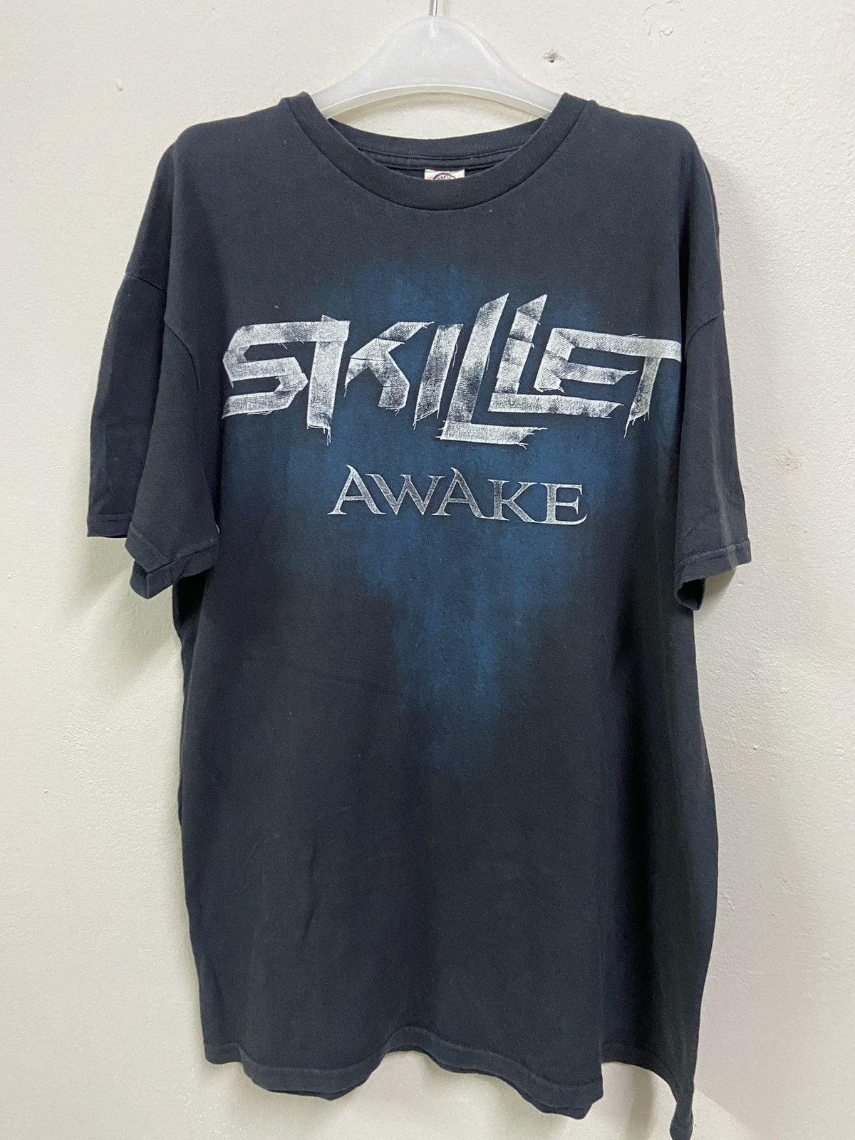 Band Tees × Hot Topic × Vintage Skillet Awake Band Music Tour Large T-Shirt Size US L / EU 52-54 / 3 - 1 Thumbnail