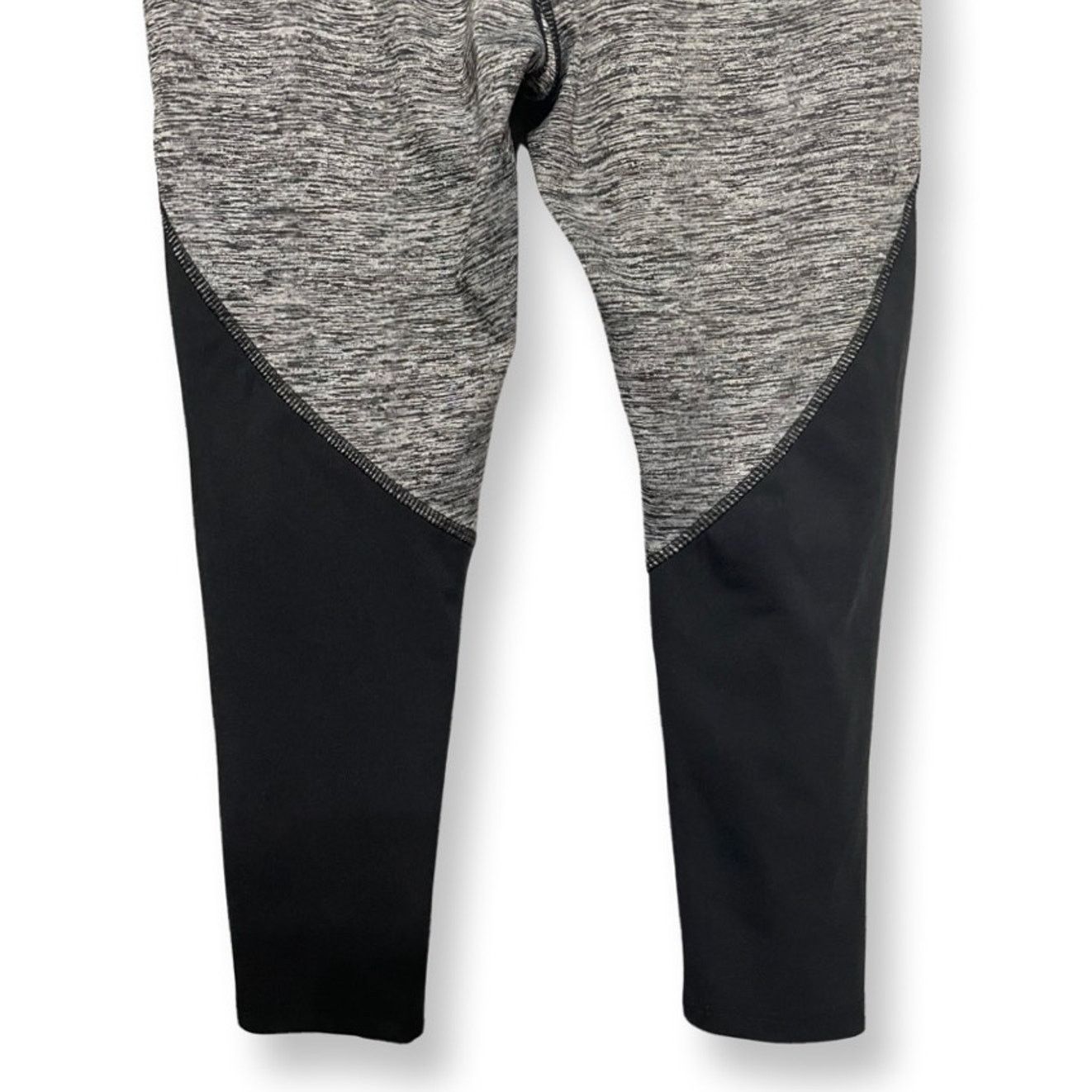 Other Avon Activewear Cropped Leggings Color Block Grey/Black XS Size 26" / US 2 / IT 38 - 6 Thumbnail