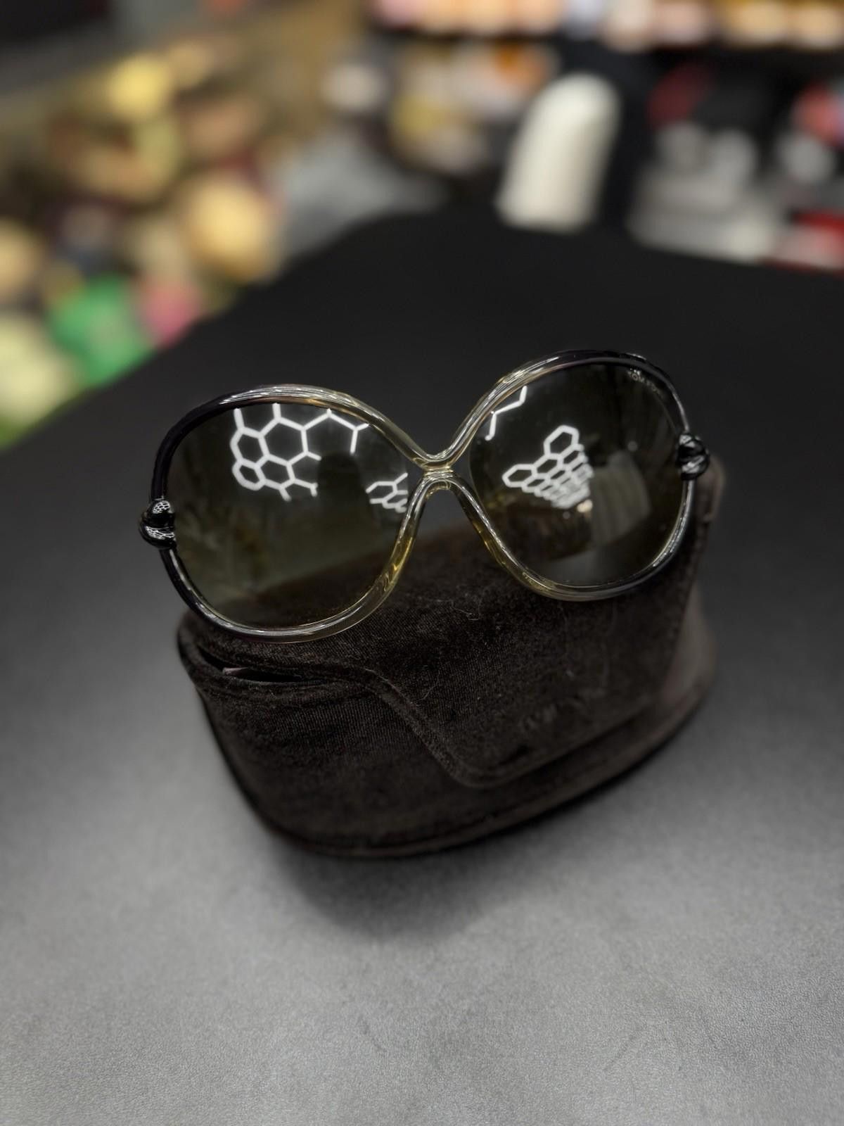 Tom Ford Oversized Sunglasses Knot Brown Gradient