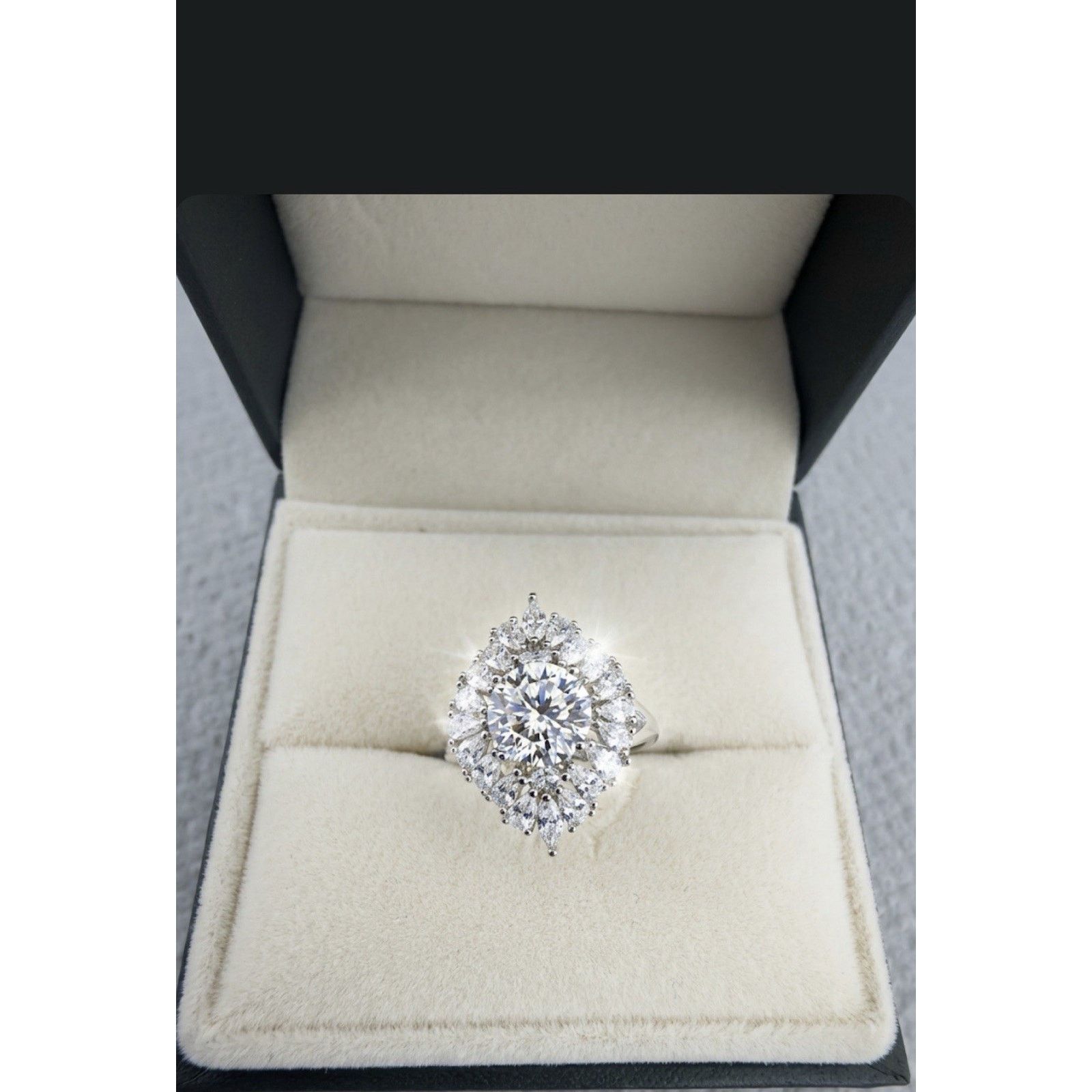 & Other Stories Exquisite Moissanite 925S Silver HaloRing AdjustableSize 1CT Size ONE SIZE - 1 Thumbnail