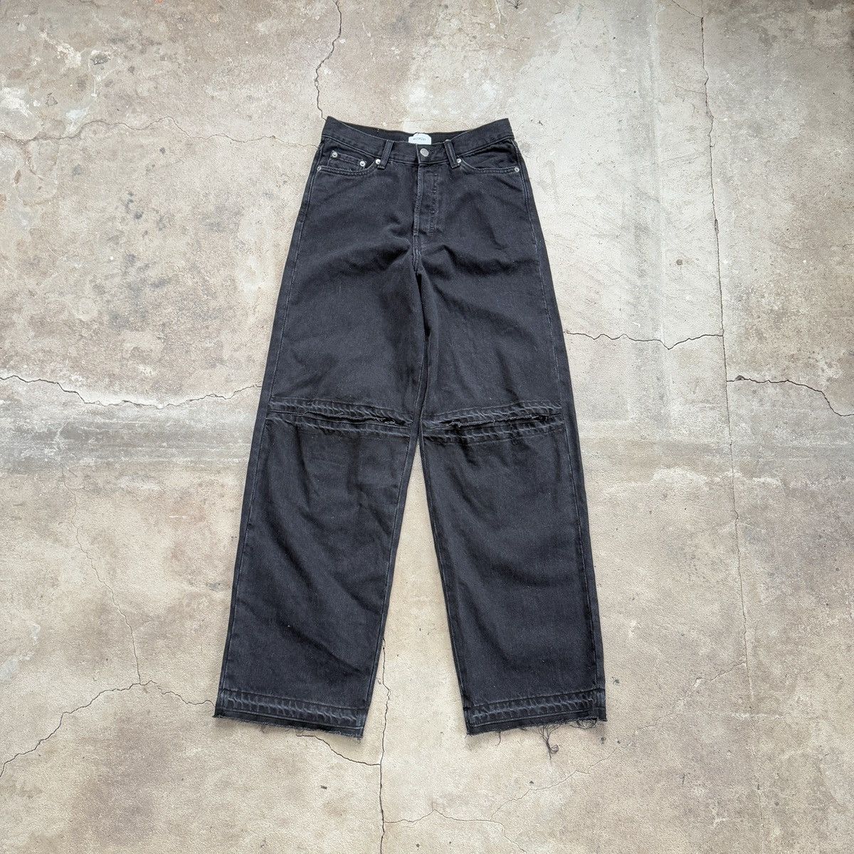 Weekday Weekday Astro Baggy Open Knee Jeans Opium Size 25" / US 0 / IT 36 - 1 Thumbnail