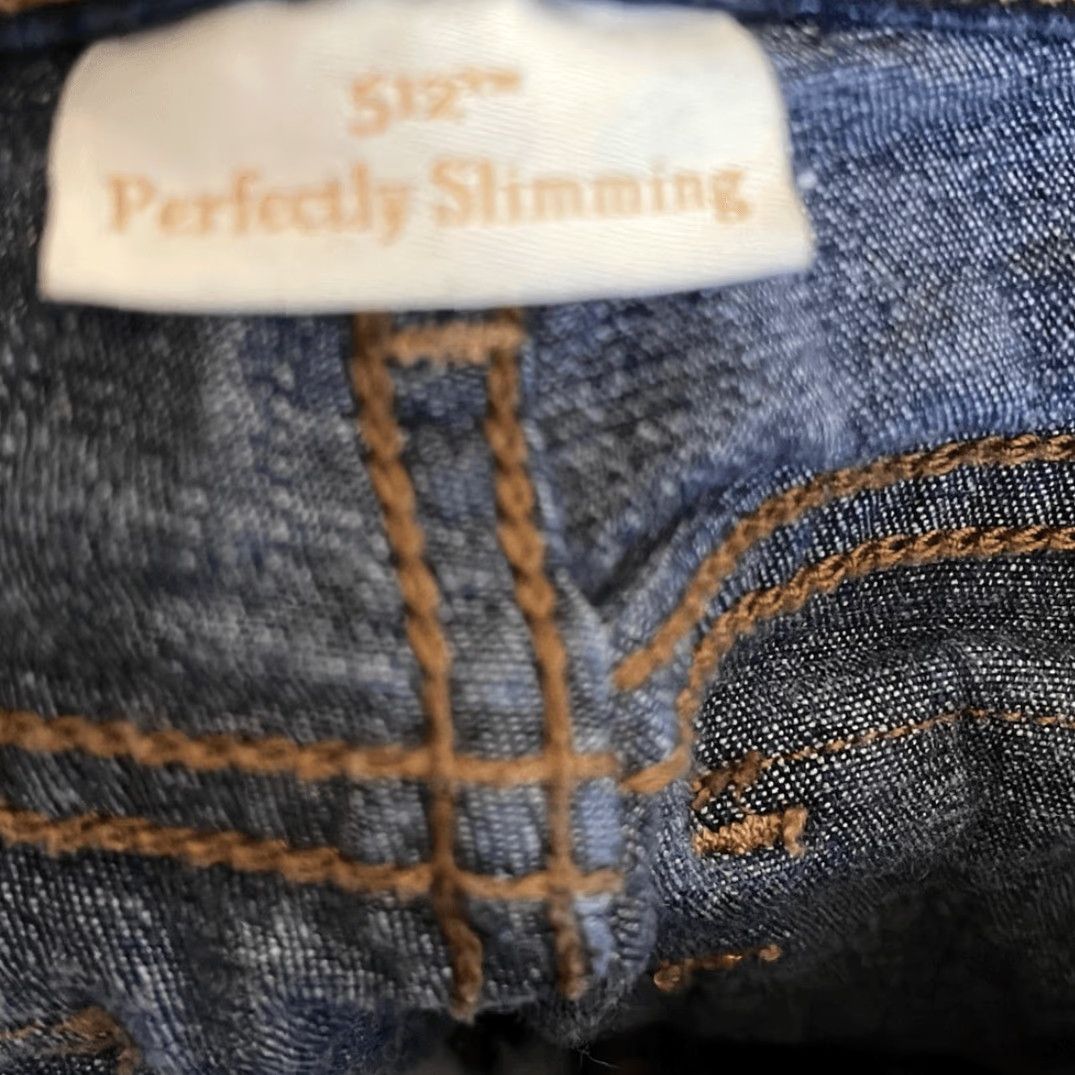 Levi's VINTAGE Levi’s 512 San Francisco Bermuda Jeans Shorts Women size 8 Blue Slimming Perfectly Slimming Size 30" / US 8 / IT 44 - 6 Thumbnail