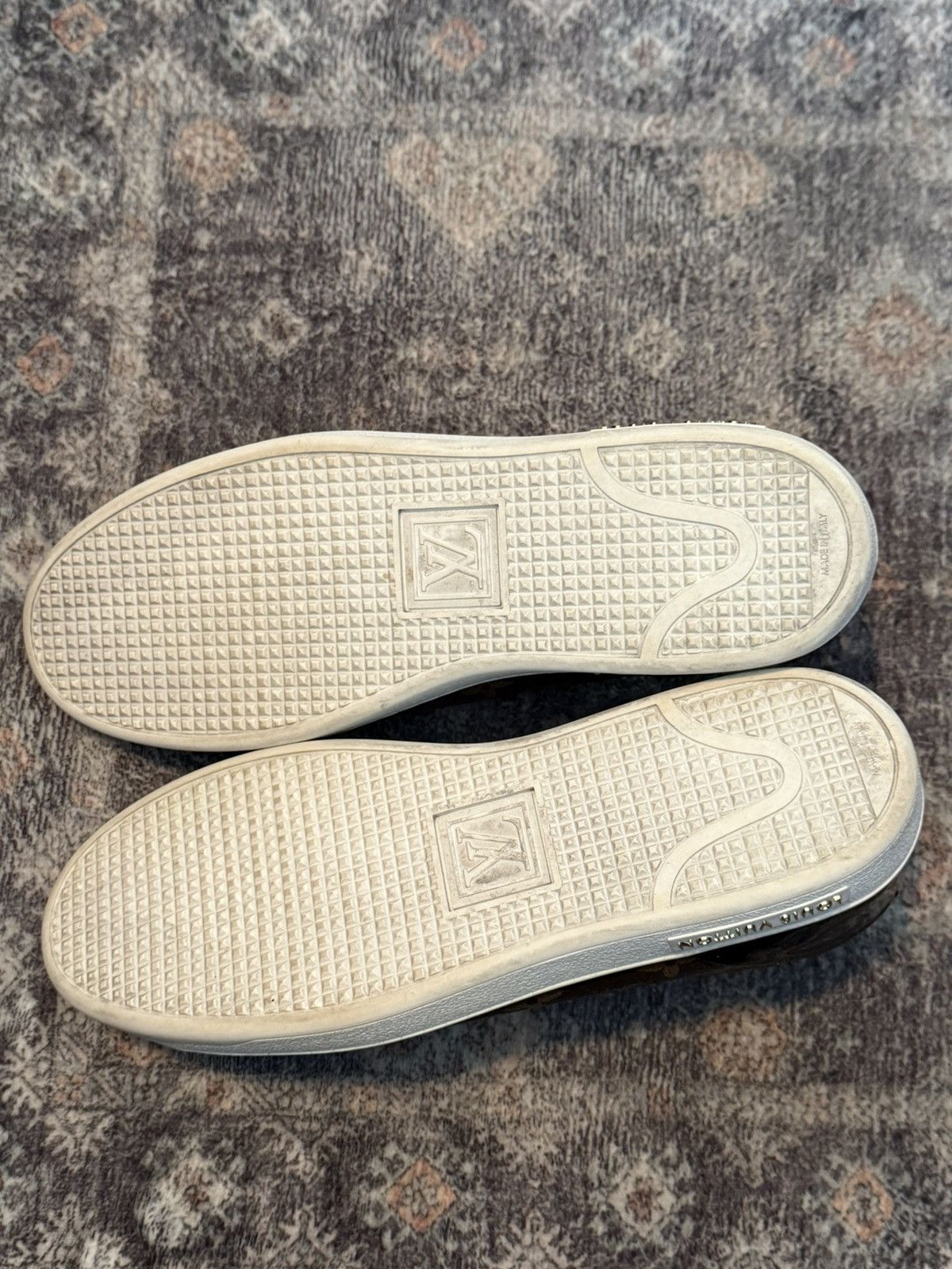 Louis Vuitton LV W FRONTROW ‘monogram’ Size US 9.5 / IT 39.5 - 7 Thumbnail
