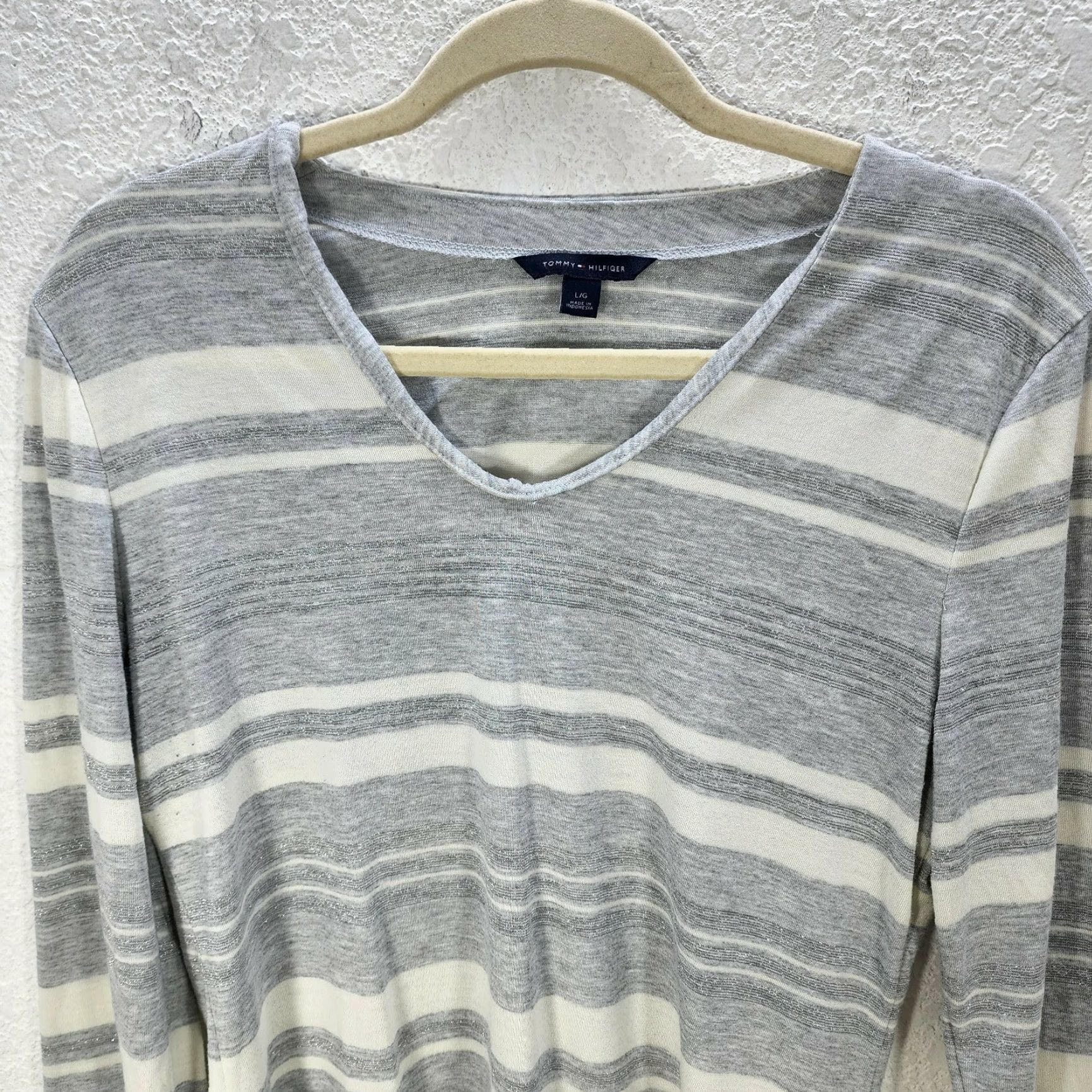 Tommy Hilfiger VINTAGE Women's Tommy Hilfiger Beige Gray Metallic Striped Shine Sweater Pullover Sz L Size L / US 10 / IT 46 - 3 Thumbnail
