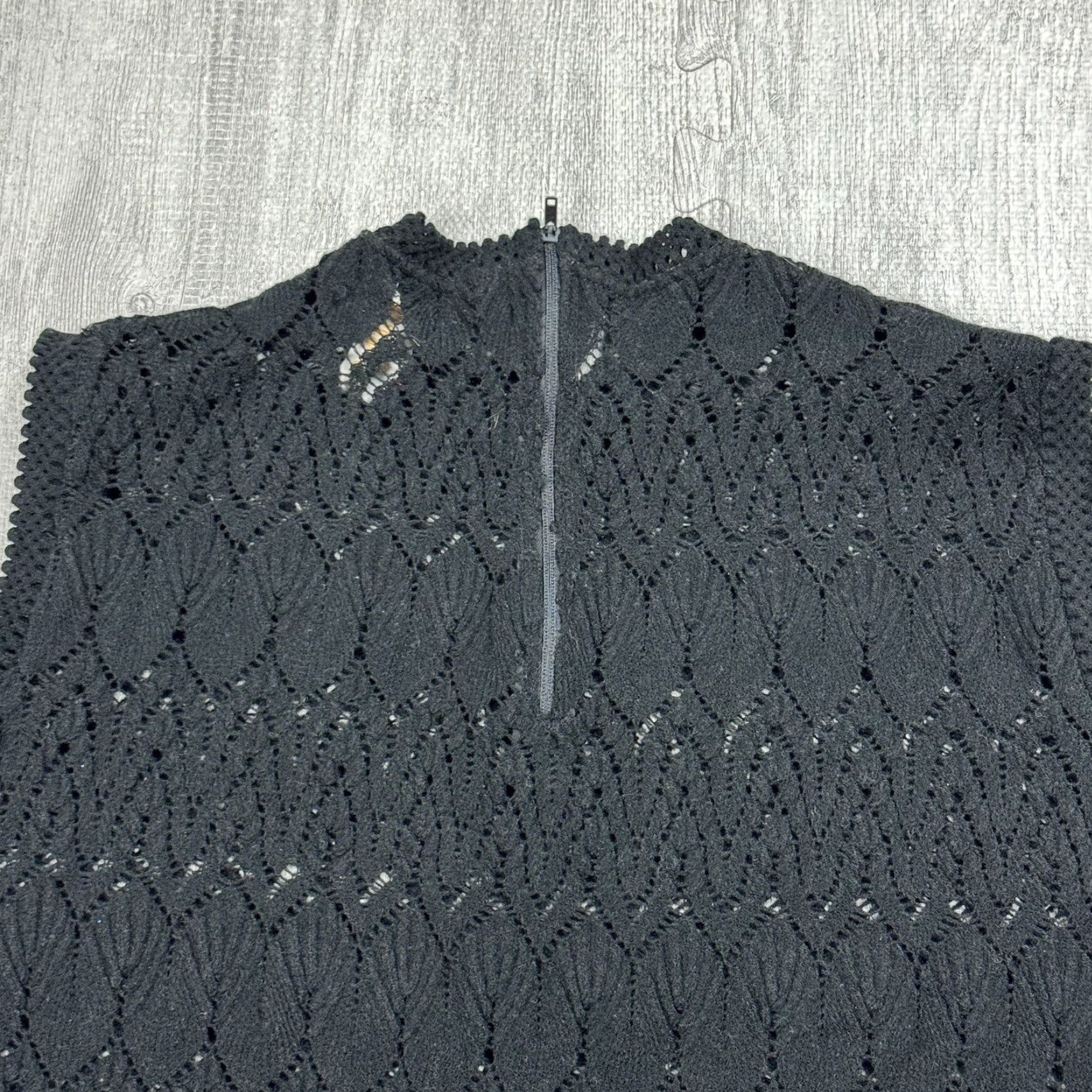 Vintage VINTAGE Macy's Women’s Sleeveless Back Zip Sheer Knit Vest Lace Black, Boho Chic, Open-Knit, Size S (Adult) Women Size S / US 4 / IT 40 - 6 Thumbnail