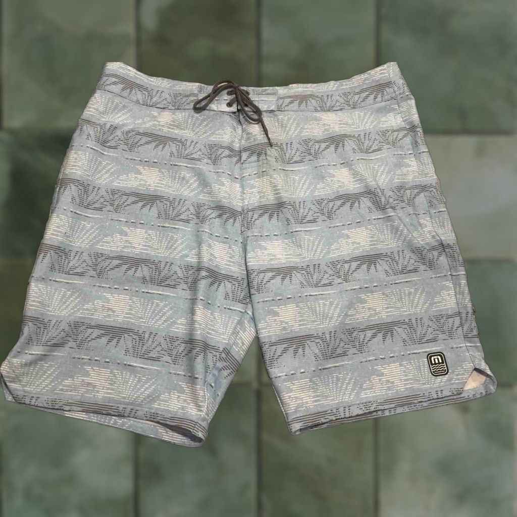 TravisMathew Travis Mathew Barnstormed BoardShort Bermuda 40 Men Inseam 9 Blue Heather Delphinium Floral Pattern Casual Size US 40 / EU 56 - 1 Thumbnail