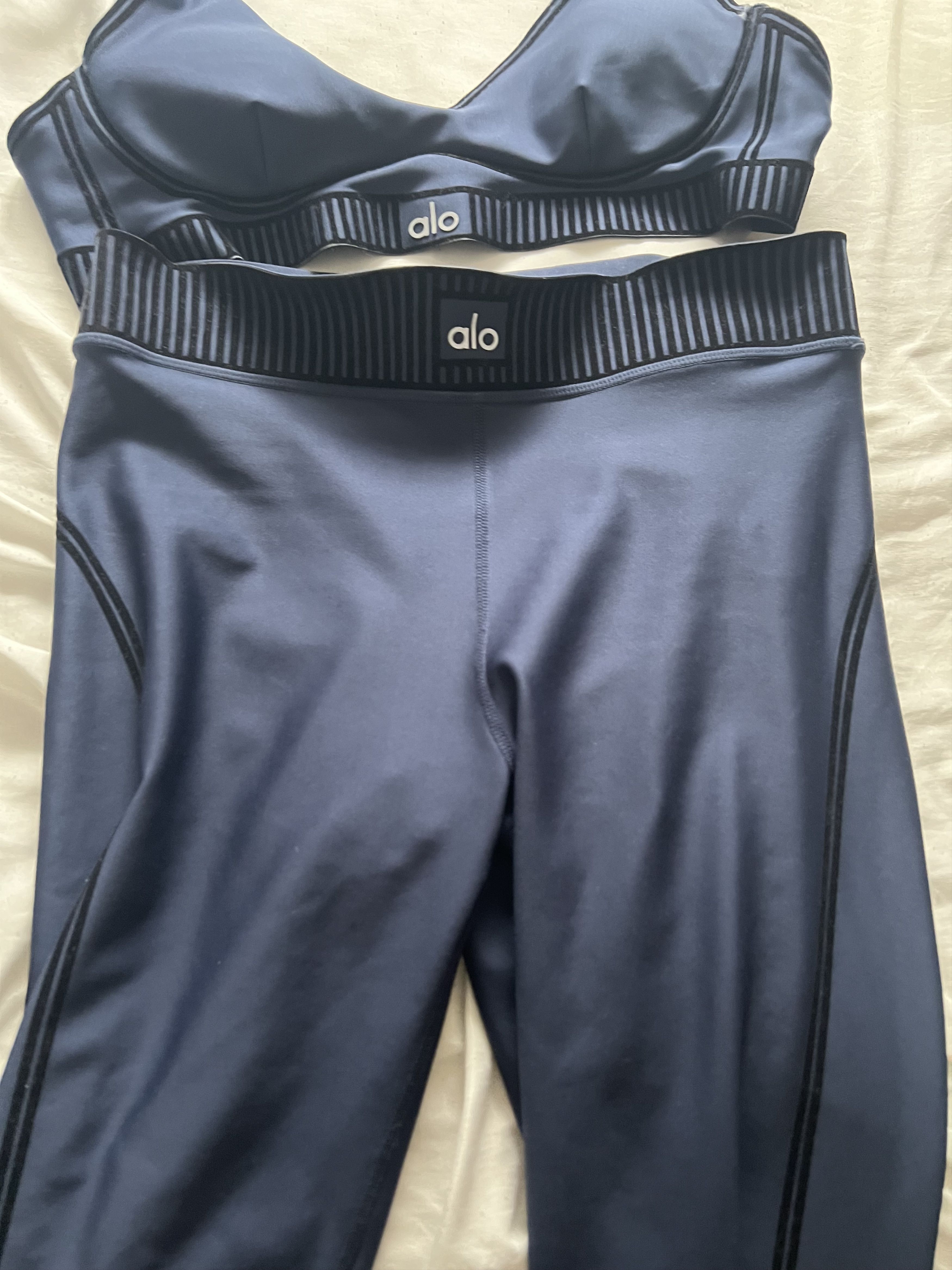 Alo Yoga Two piece set alo navy blue heartthrob leggings Size XS / US 0-2 / IT 36-38 - 1 Thumbnail