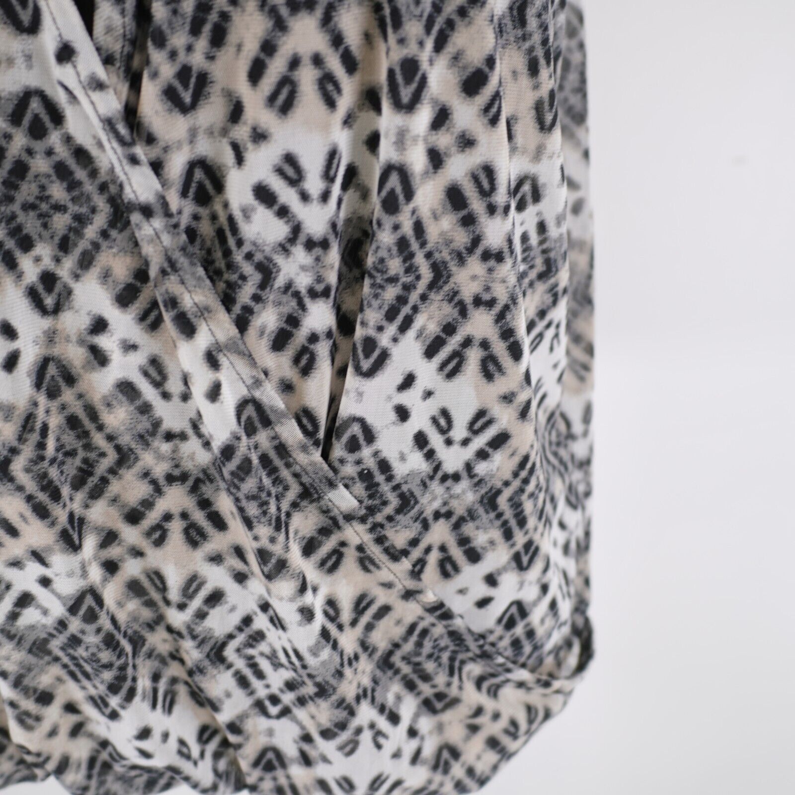 Designer French Laundry White Black Tan Animal Print Collared V-Neck Size XL / US 12-14 / IT 48-50 - 2 Thumbnail