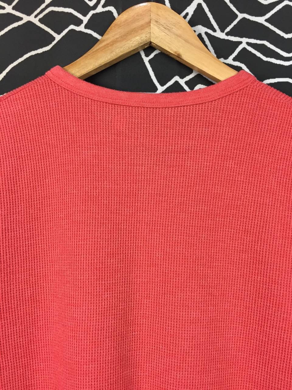 Uniqlo Uniqlo Waffle Knit Coral Salmon Red Minimalist Henley Tee Size US L / EU 52-54 / 3 - 6 Thumbnail