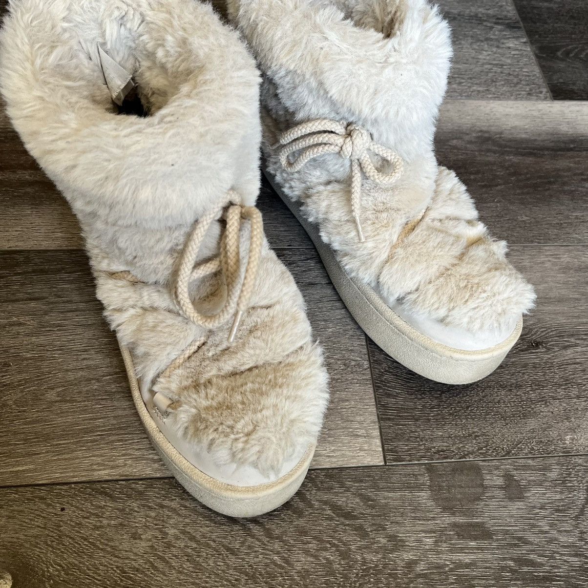 H&M H&M Warm-Lined Snow Fur Boots Women’s Size 7 Beige Rare Size US 7 / IT 37 - 6 Thumbnail
