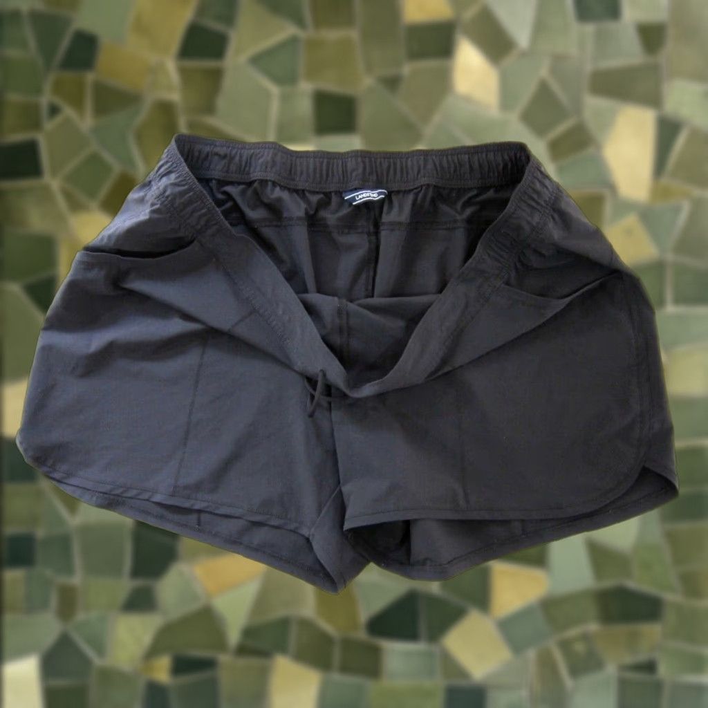 Lands' End Lands' End Black Stretch Workout Lightweight Pocket Running Shorts Women XL 26W Side Pockets 86% polyester 14% spandex Vintage? (No) Size 40" / US 18 - 1 Thumbnail