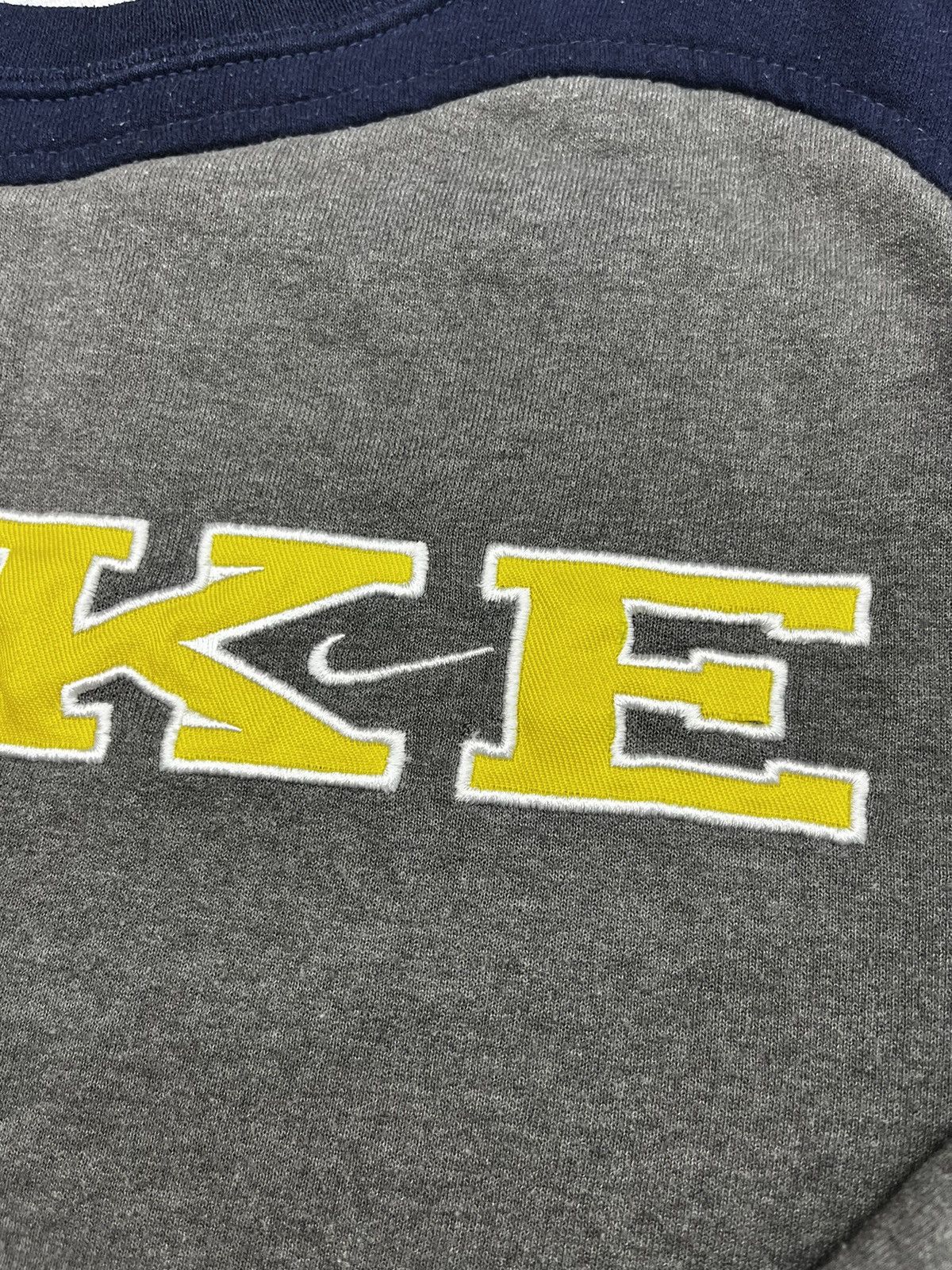 Nike × Vintage Nike center logo 90s vintage sweatshirt size L Size US L / EU 52-54 / 3 - 9 Thumbnail