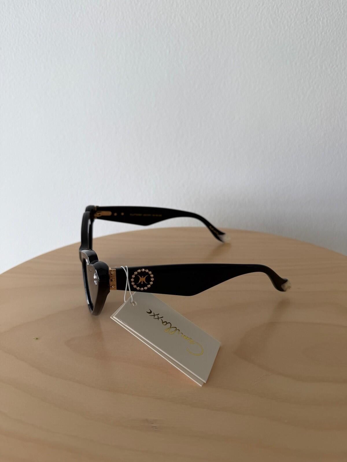 Cadillac New Camilla womens sunglasses flutterby cat eye black Size ONE SIZE - 4 Thumbnail