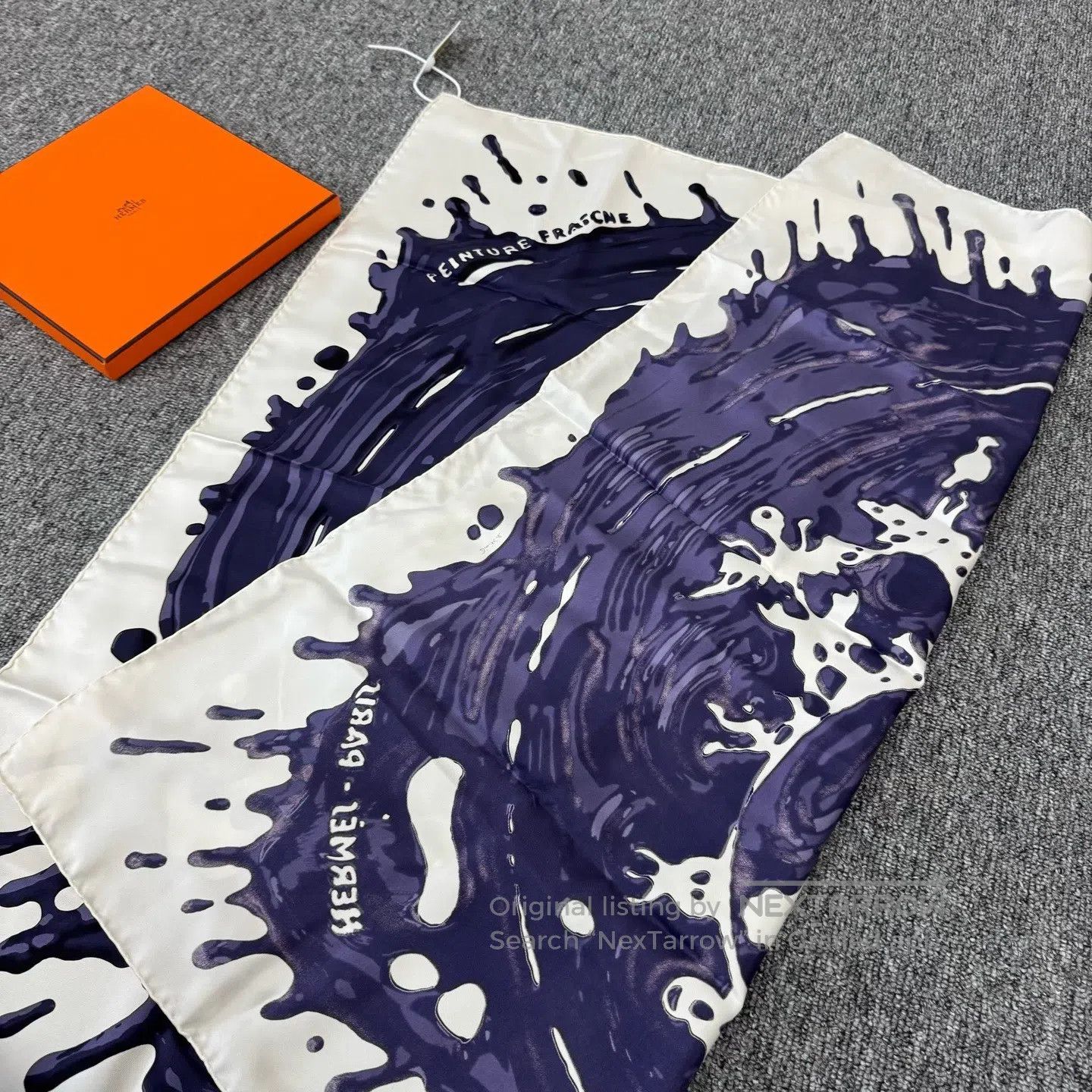 Hermes Hermes The paint isn't dry yet; the scarf is still there.| Size ONE SIZE - 3 Thumbnail