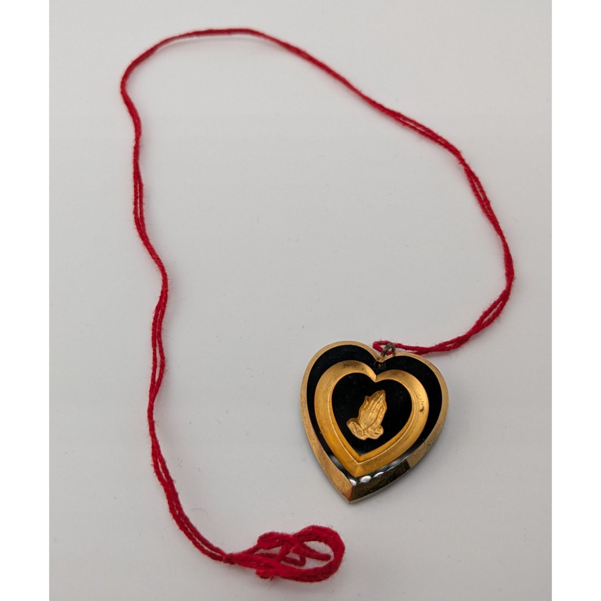 Other Vintage Carved Praying Hands Heart Necklace Size ONE SIZE - 6 Thumbnail