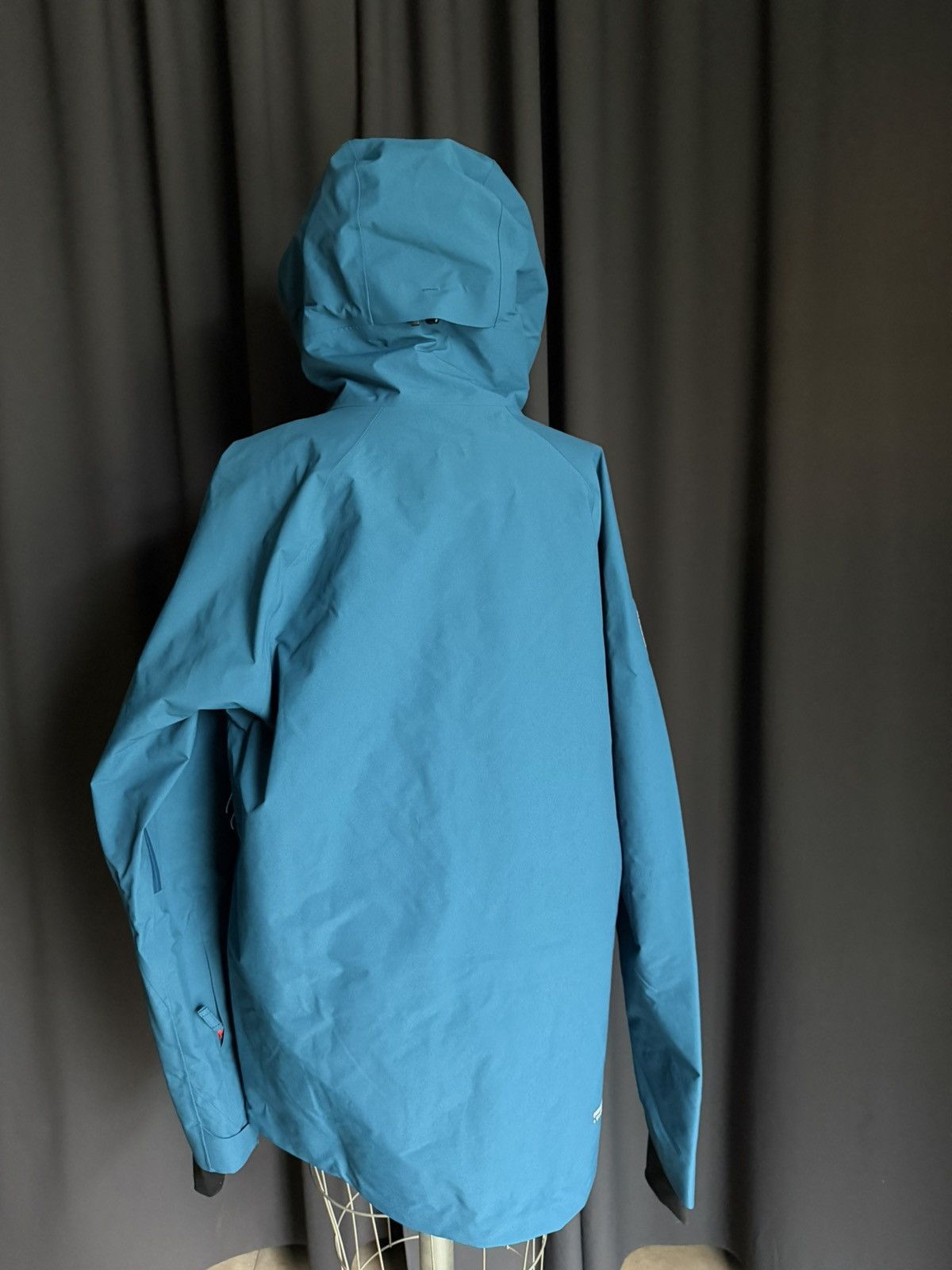 686 686 Gore Tex 3L Thermagraph Hydra Snowboard Jacket (L) Size US L / EU 52-54 / 3 - 5 Thumbnail