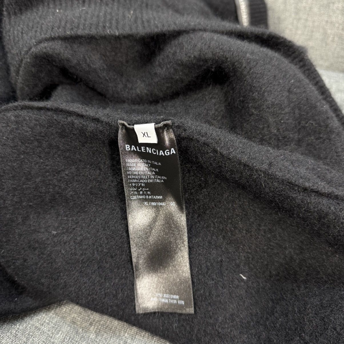 Balenciaga authentic BALENCIAGA “ Be different “ cashmere sweater black Size US XL / EU 56 / 4 - 12 Thumbnail
