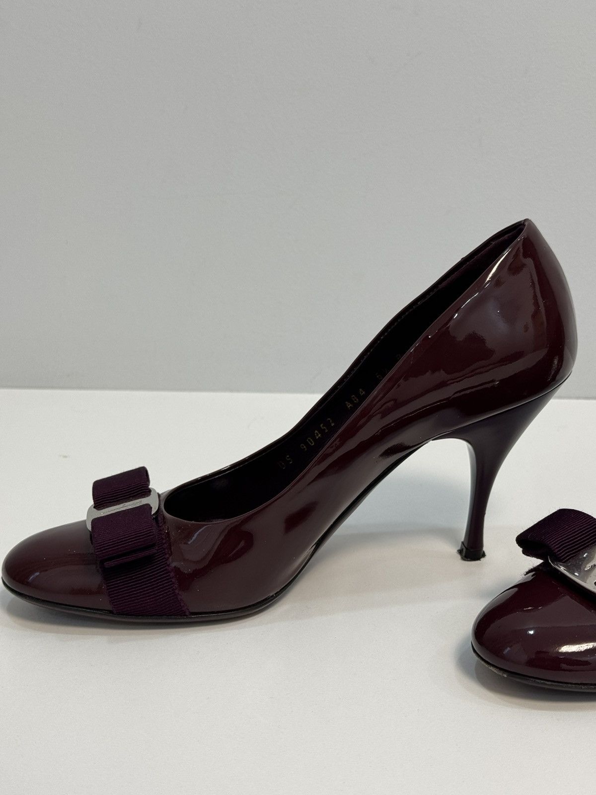 Salvatore Ferragamo Salvatore Ferragamo Burgundy Size 6.5 NARROW Patent Pumps Size US 6.5 / IT 36.5 - 7 Thumbnail