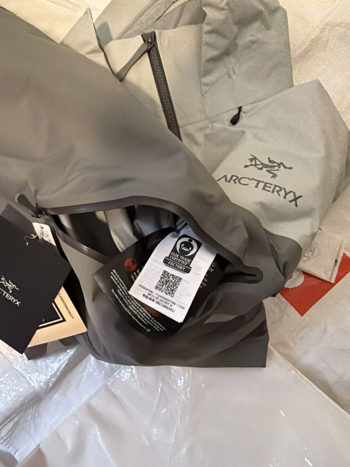 Arc'teryx Arc'teryx Beta AR Jacket Goretex Pro Men’s XXL Solitude Void Size US XXL / EU 58 / 5 - 17 Thumbnail