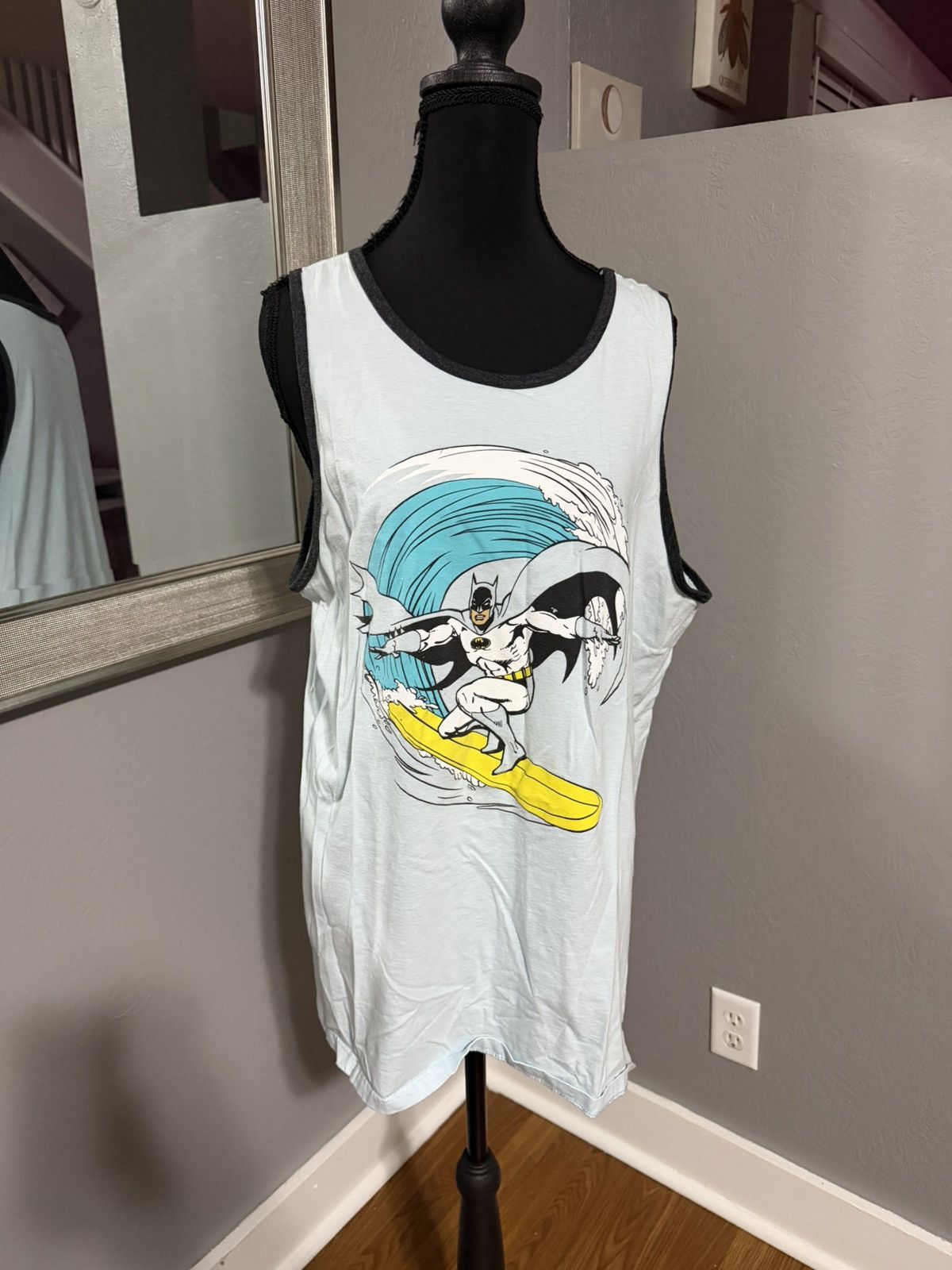 DC Comics DC Comics Surfing Batman Print Tank Top Size XL. Size US XL / EU 56 / 4 - 1 Thumbnail