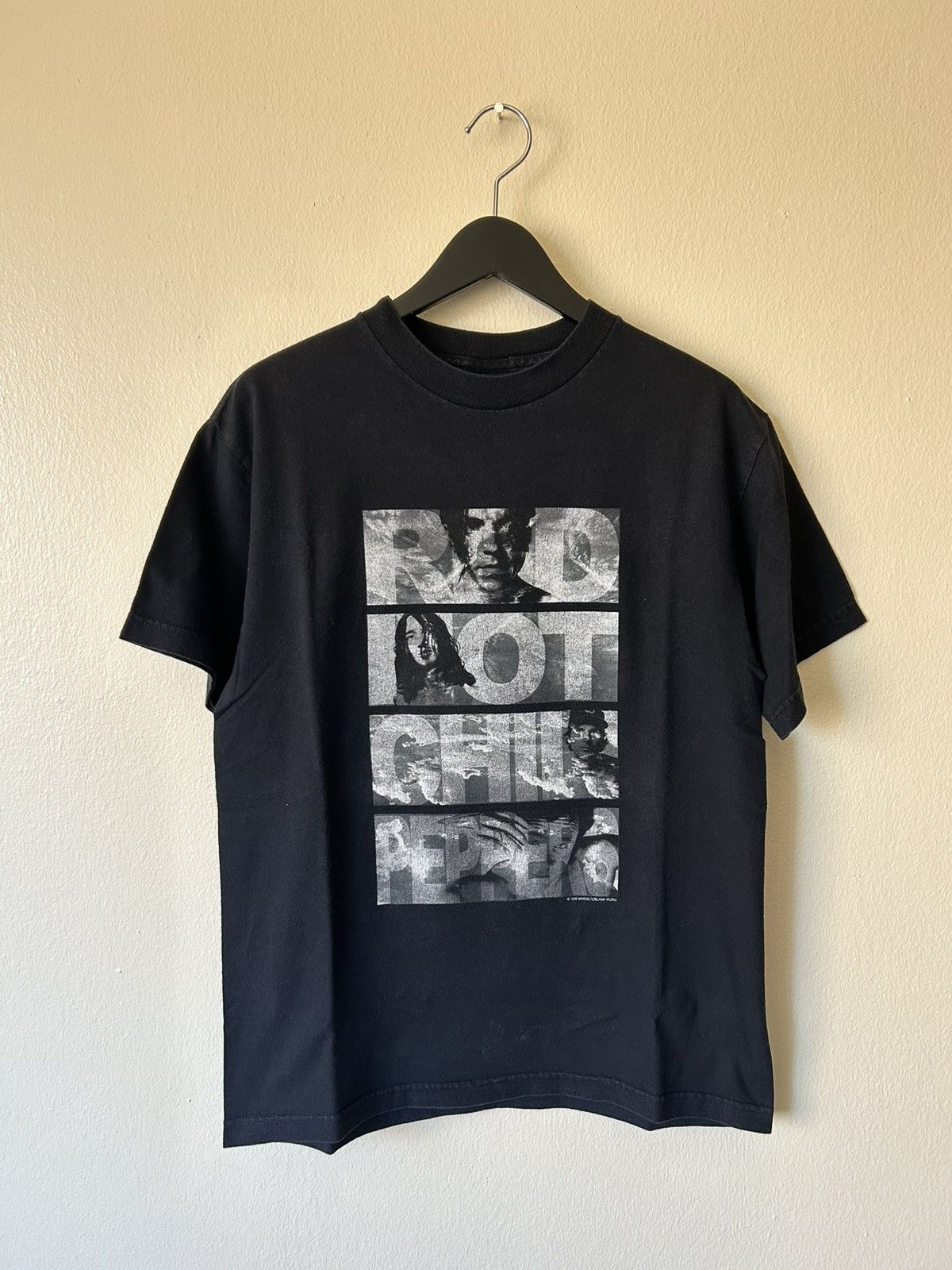 Vintage Vintage Red Hot Chili Peppers Tee Size US L / EU 52-54 / 3 - 1 Thumbnail
