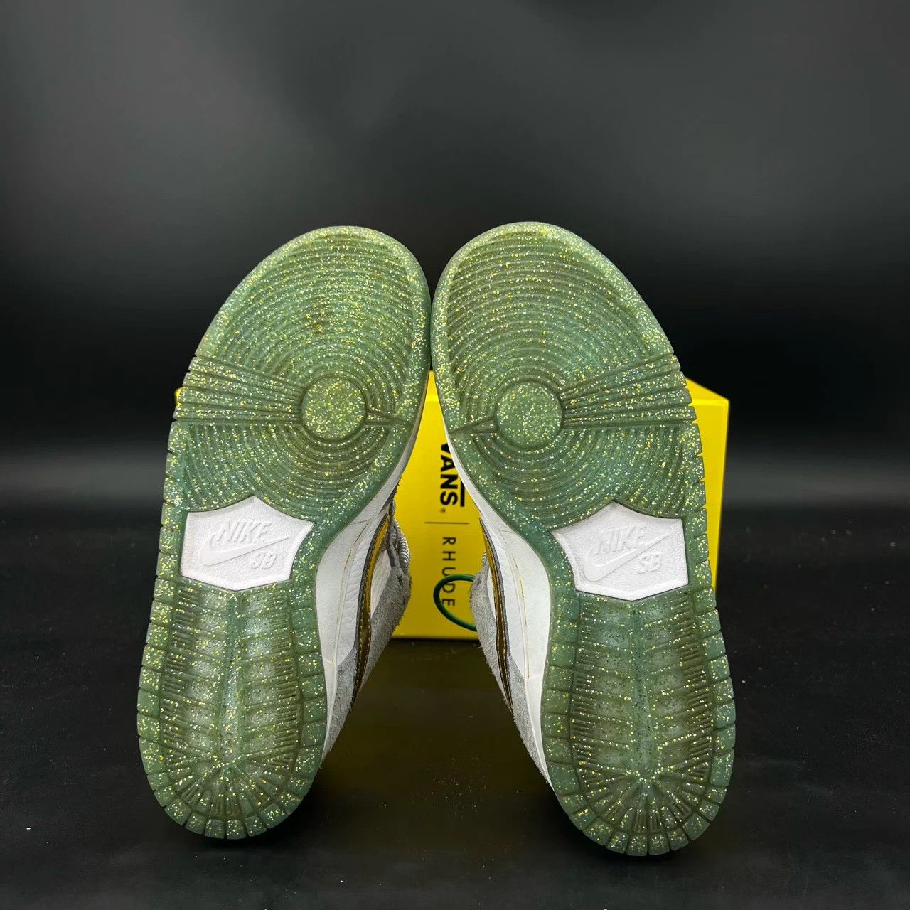 Nike Nike Dunk SB Snow Festival 36 Worn, Minimal Sole Wear Size US 5 / IT 35 - 8 Thumbnail