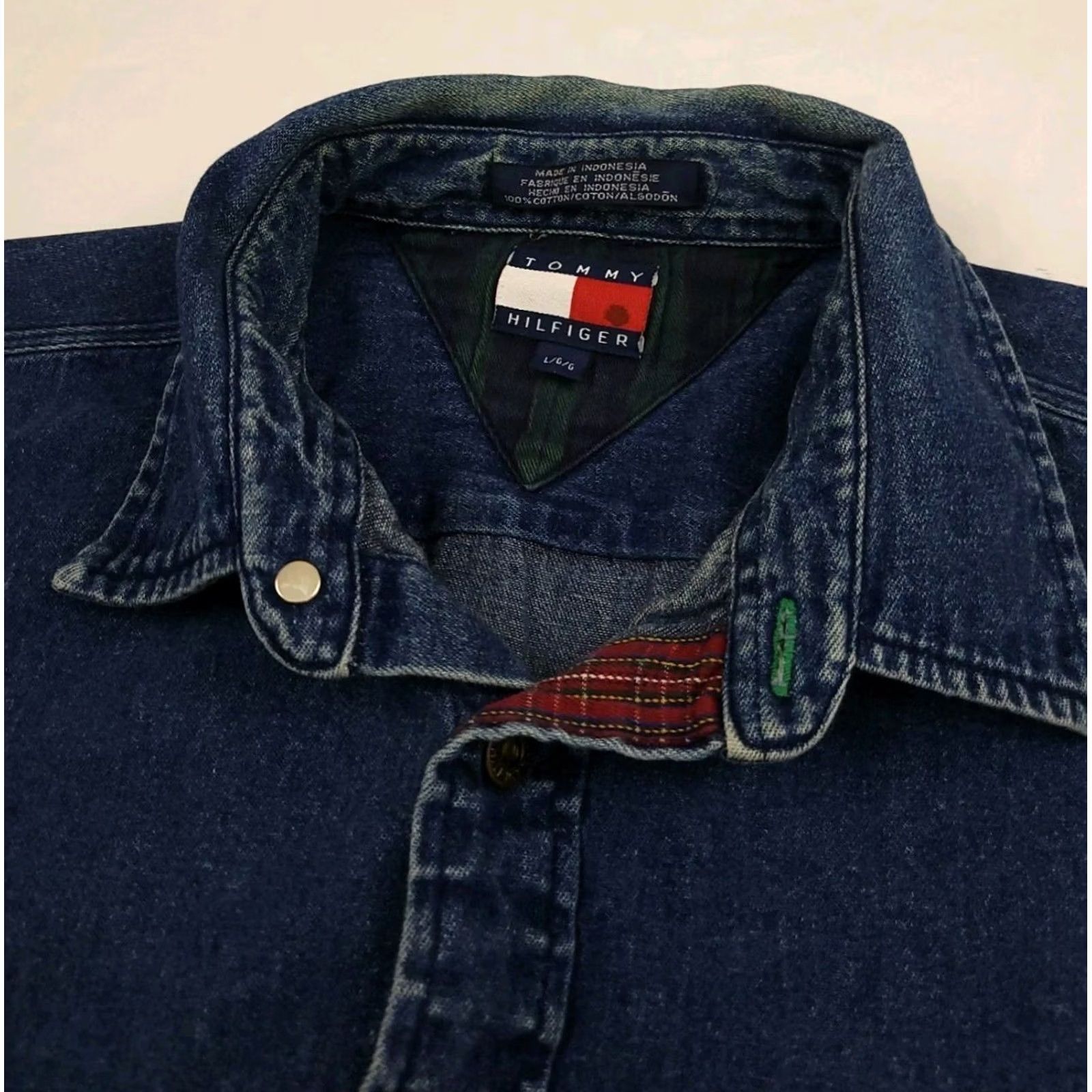 Tommy Hilfiger Vintage Tommy Hilfiger Shirt Denim Jacket Buttons Jeans Dark Wash 90s USA Size US L / EU 52-54 / 3 - 7 Thumbnail