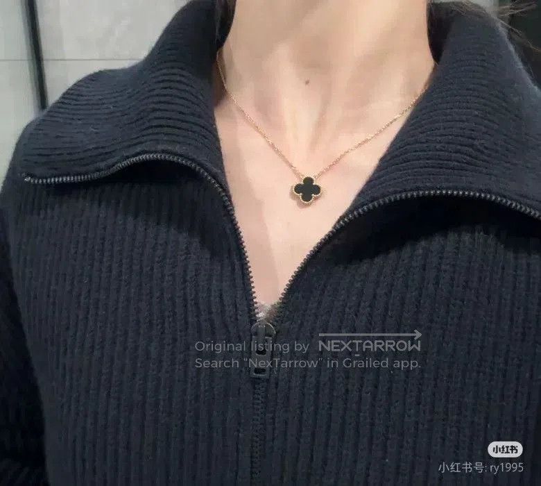 Van Cleef & Arpels VCA 18K Gold Black Onyx Clover Necklace. Size ONE SIZE - 6 Thumbnail