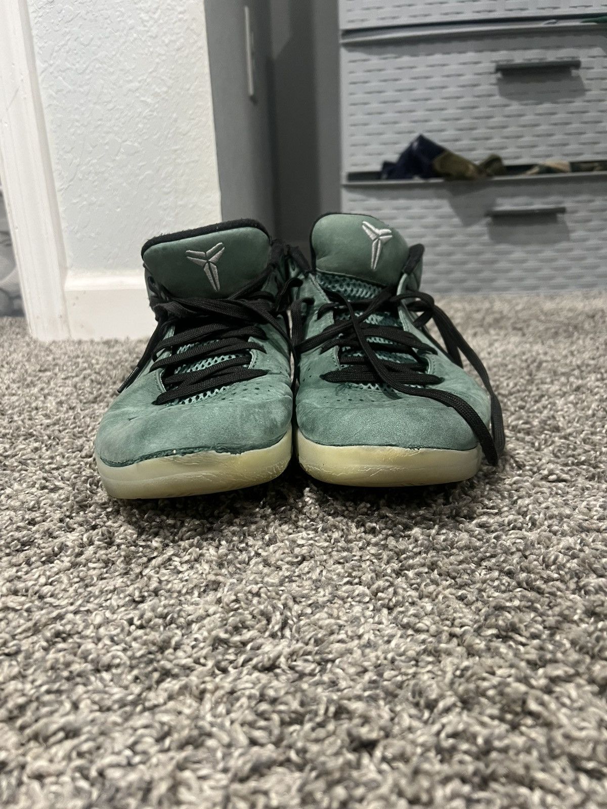 Nike Girl Dad Kobe 4 Size US 11 / EU 44 - 5 Thumbnail