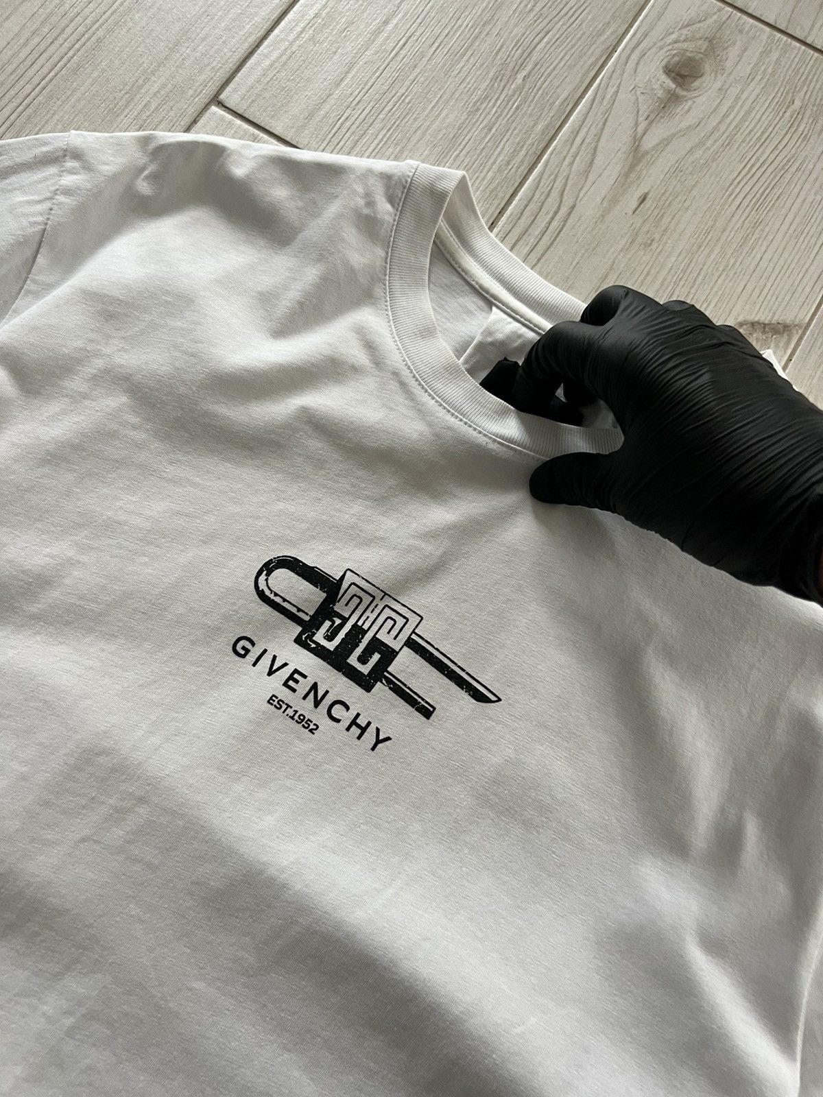 Givenchy GIVENCHY WHITE T SHIRT Size US S / EU 44-46 / 1 - 6 Thumbnail