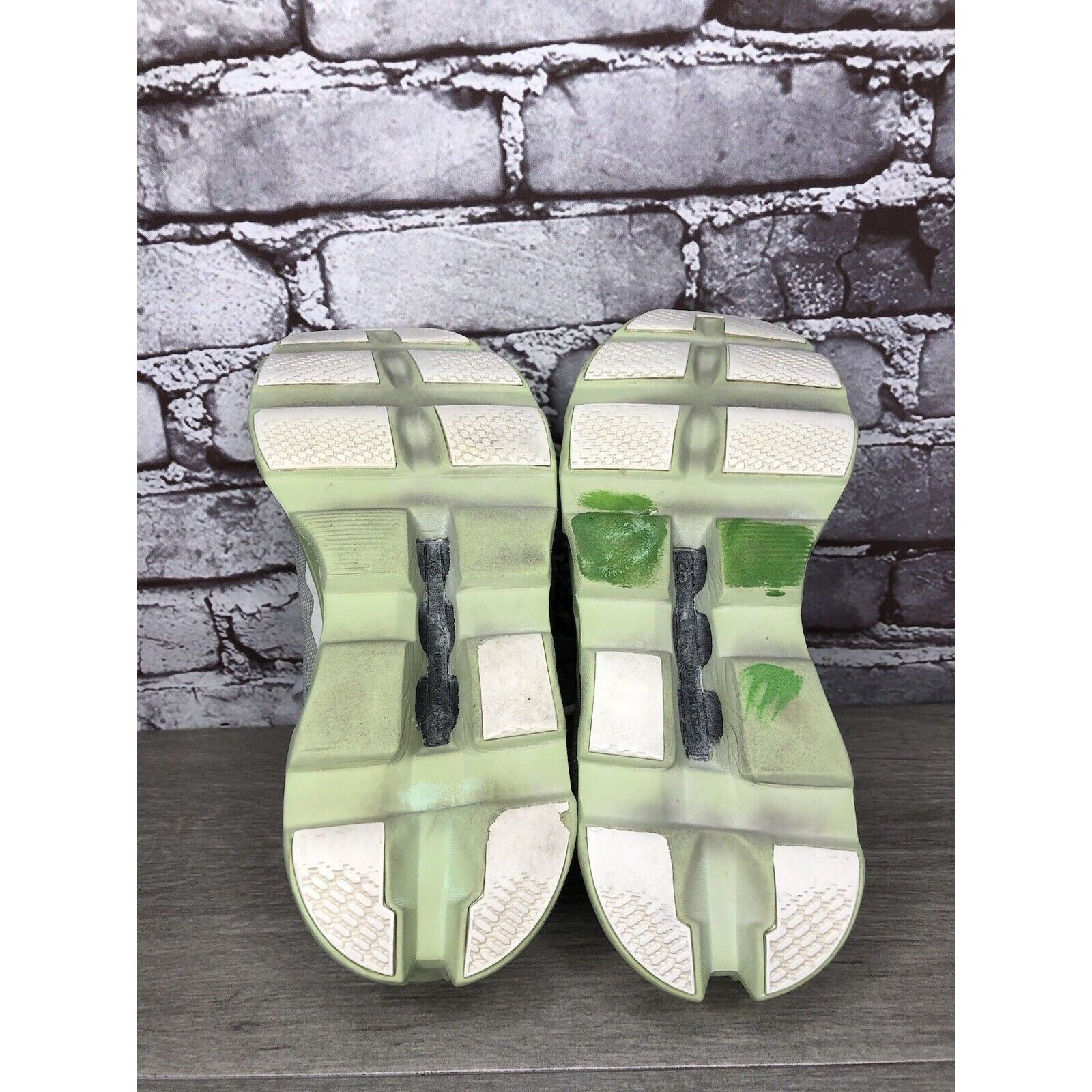 On On Cloud Wide Lime Green Gray White LaceUp Gym Running Shoes Size US 8 / IT 38 - 22 Thumbnail